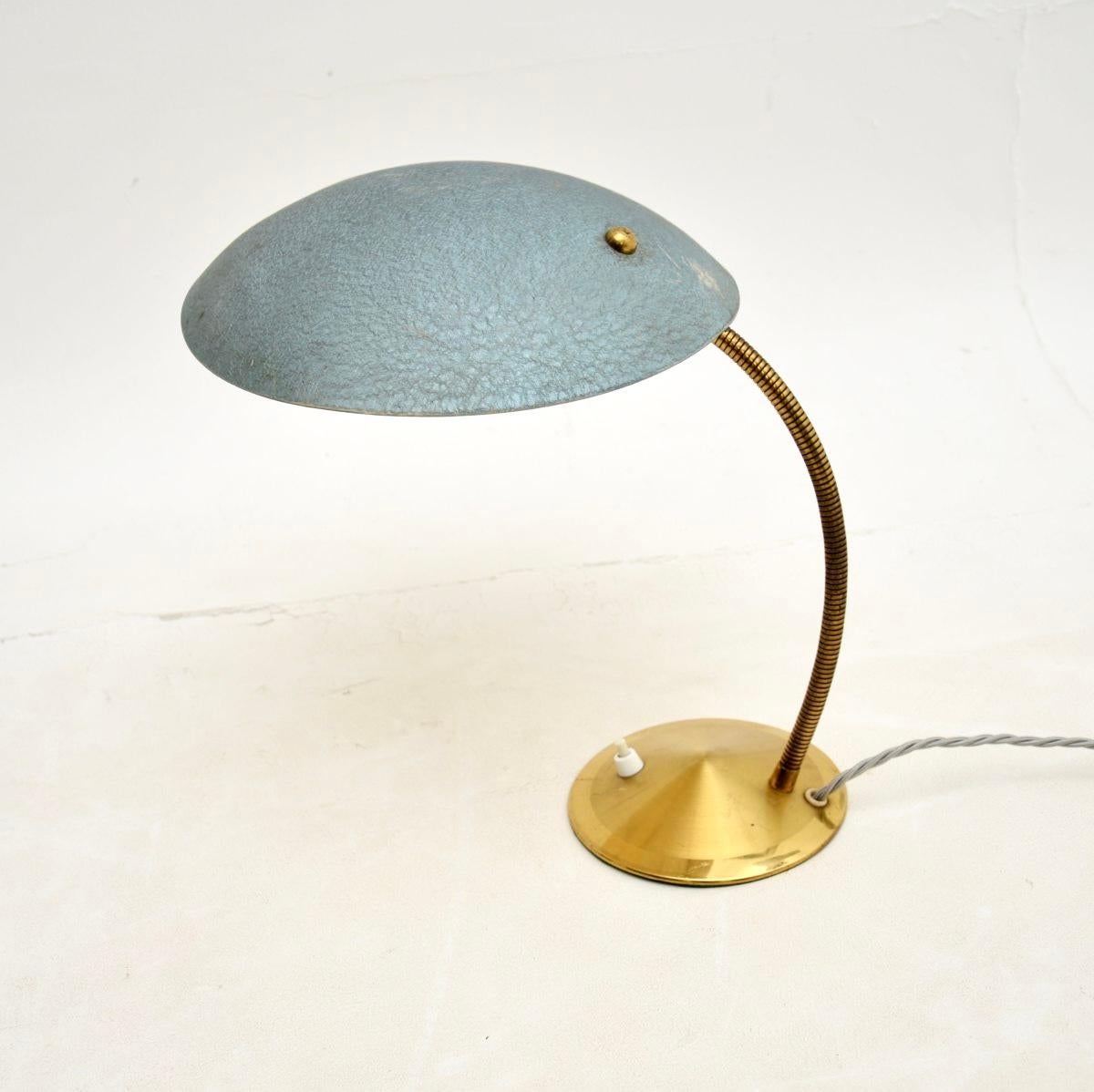 Francese Lampada da scrivania francese d'epoca in tole e ottone smaltato in vendita