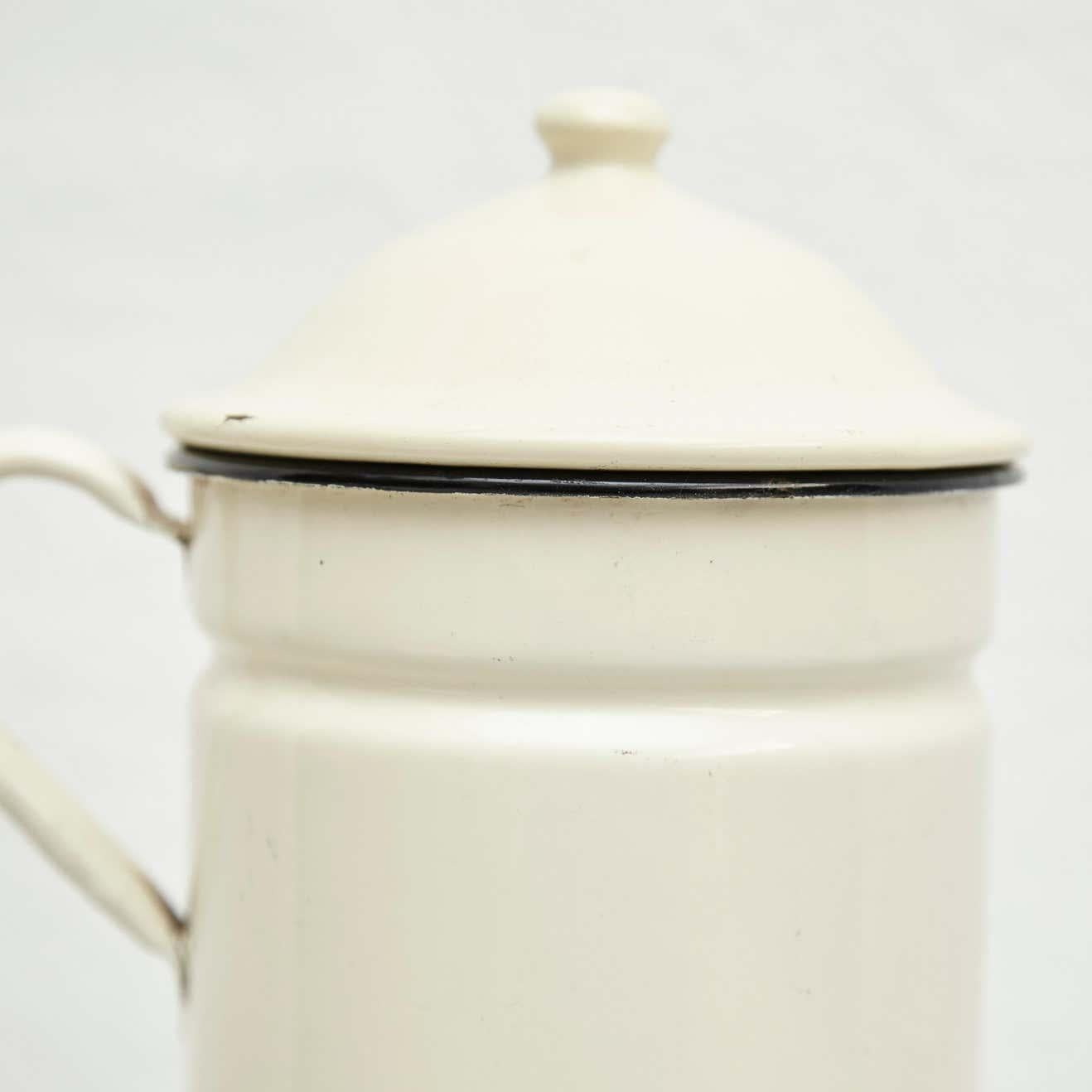 Français Cafetière décorative sculpturale française émaillée, circa 1920 en vente