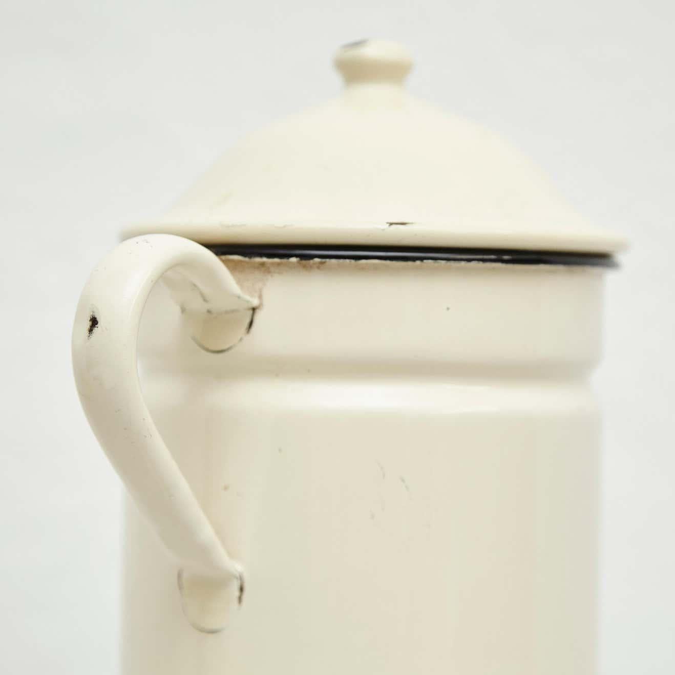 Début du 20ème siècle Cafetière décorative sculpturale française émaillée, circa 1920 en vente