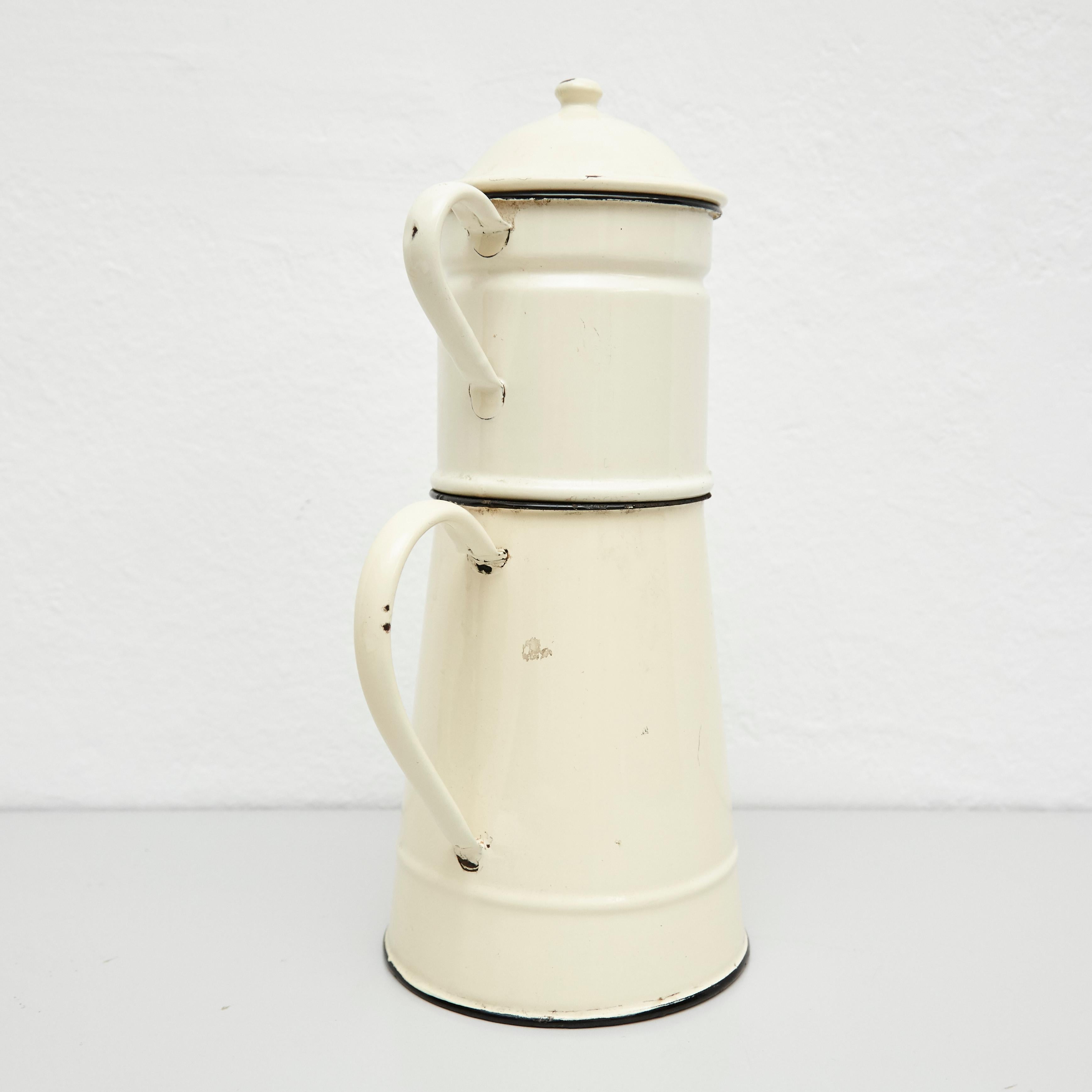 Vintage French Enamelwared Sculptural Decorative Coffee Maker, circa 1920 In Good Condition In Barcelona, Barcelona