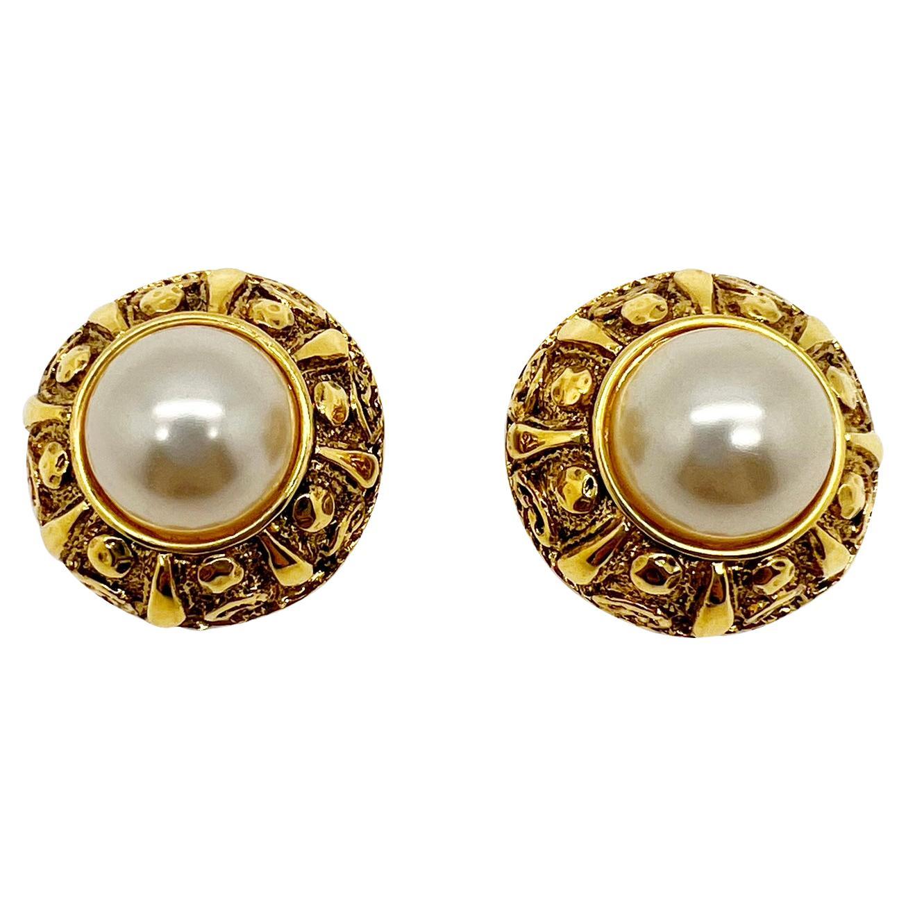 vintage French Etruscan galleried half pearl earrings 1980s For Sale