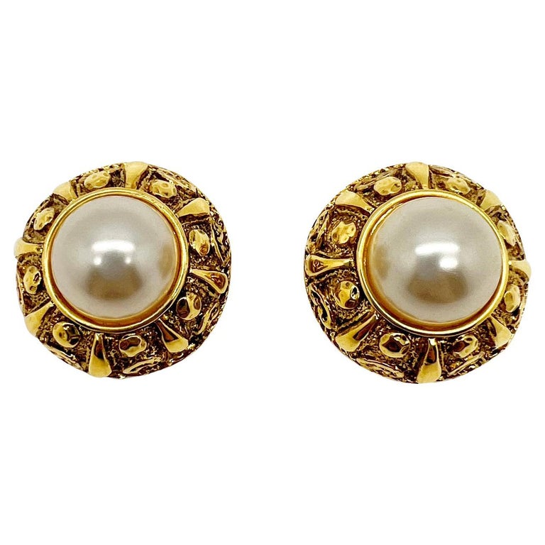 Chanel Heart Pearl Earrings - 37 For Sale on 1stDibs