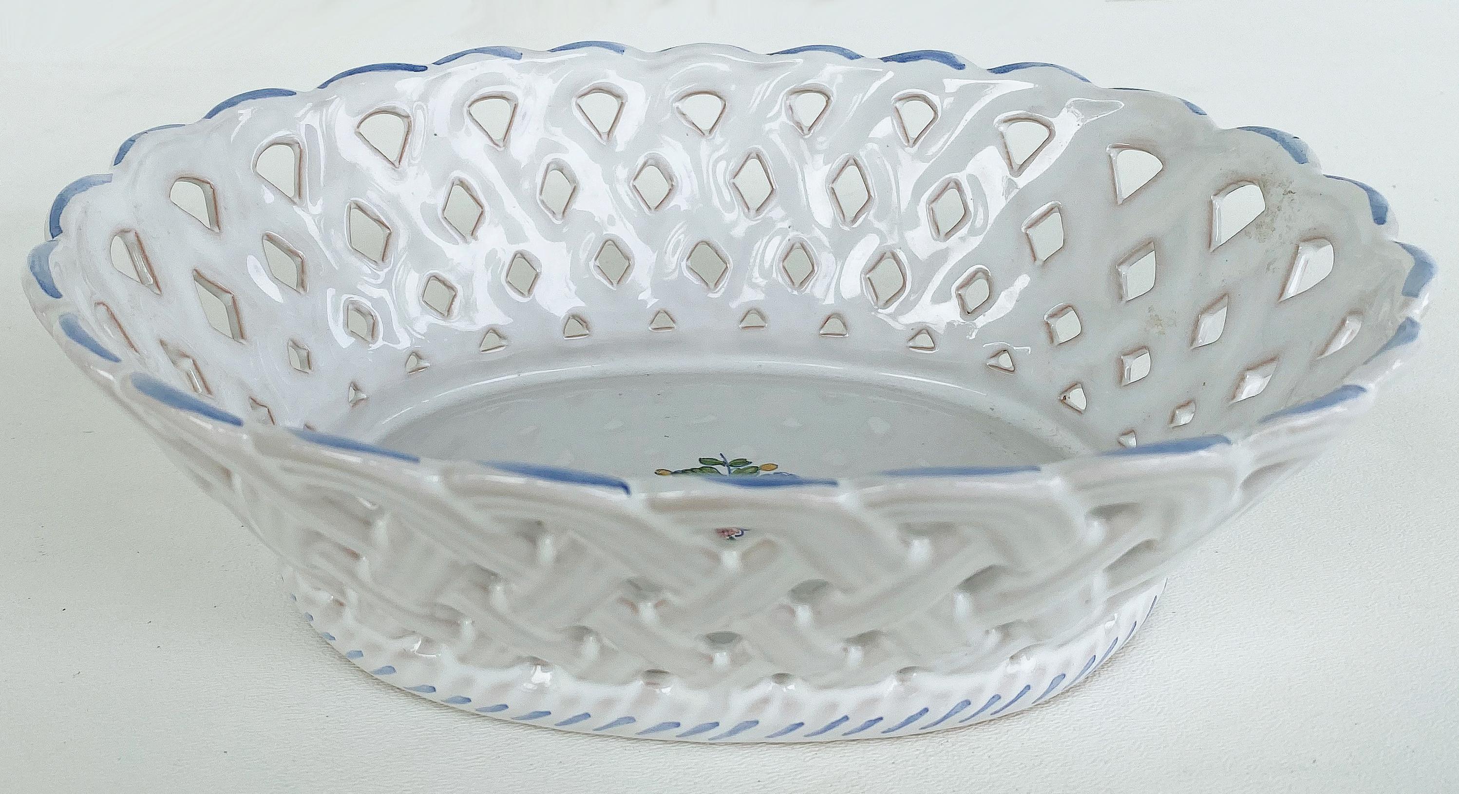 Vintage French Faience Pierre Deux Lattice Fruit Bowl, Moustiers, France In Good Condition In Miami, FL
