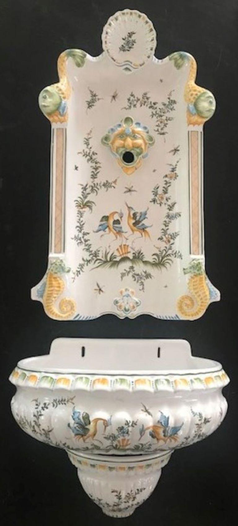 Peint à la main Lavabo mural en faïence française vintage de Lallier Moustiers - 3 pièces