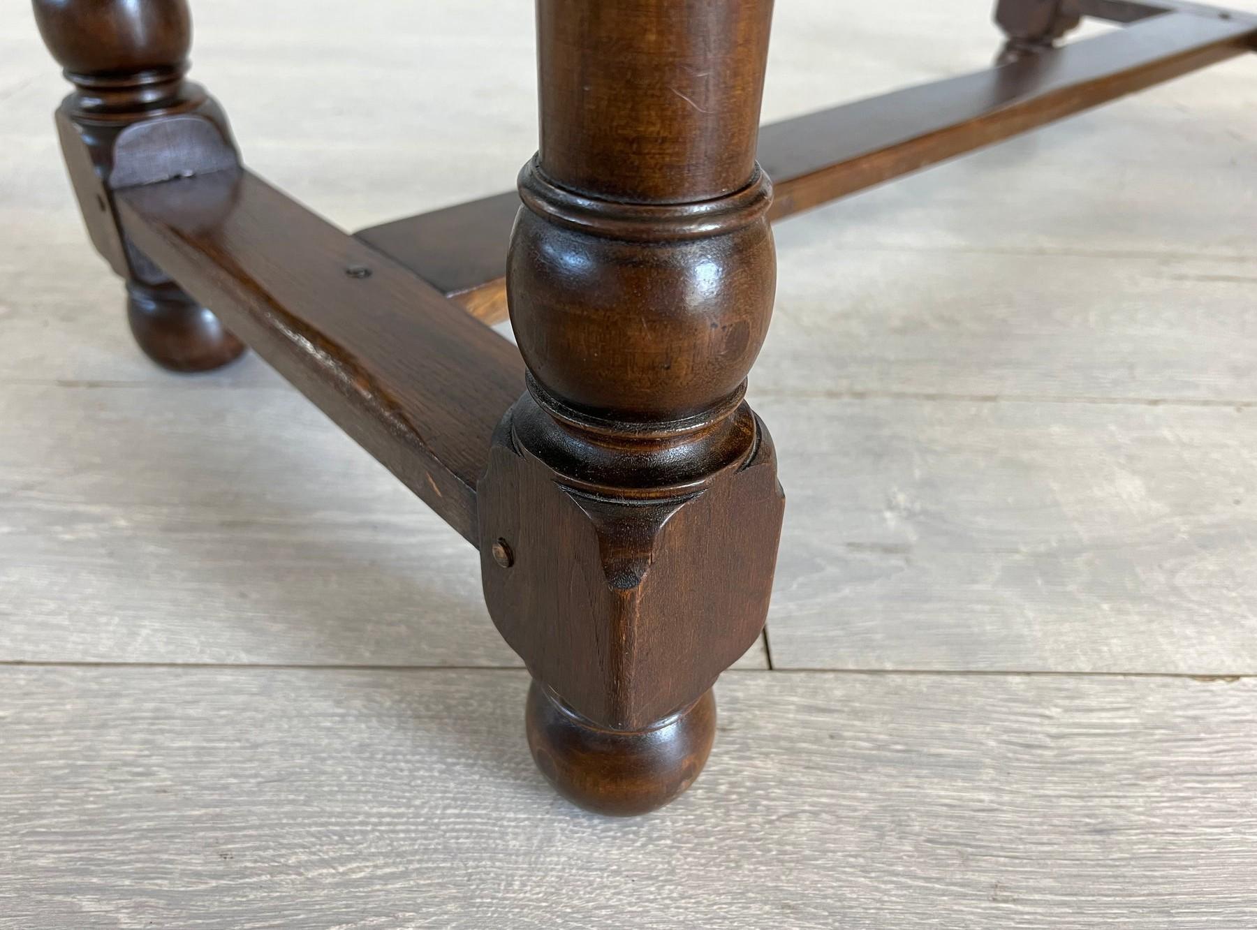 Vintage French Farmhouse Walnut Side Coffee Table en vente 3