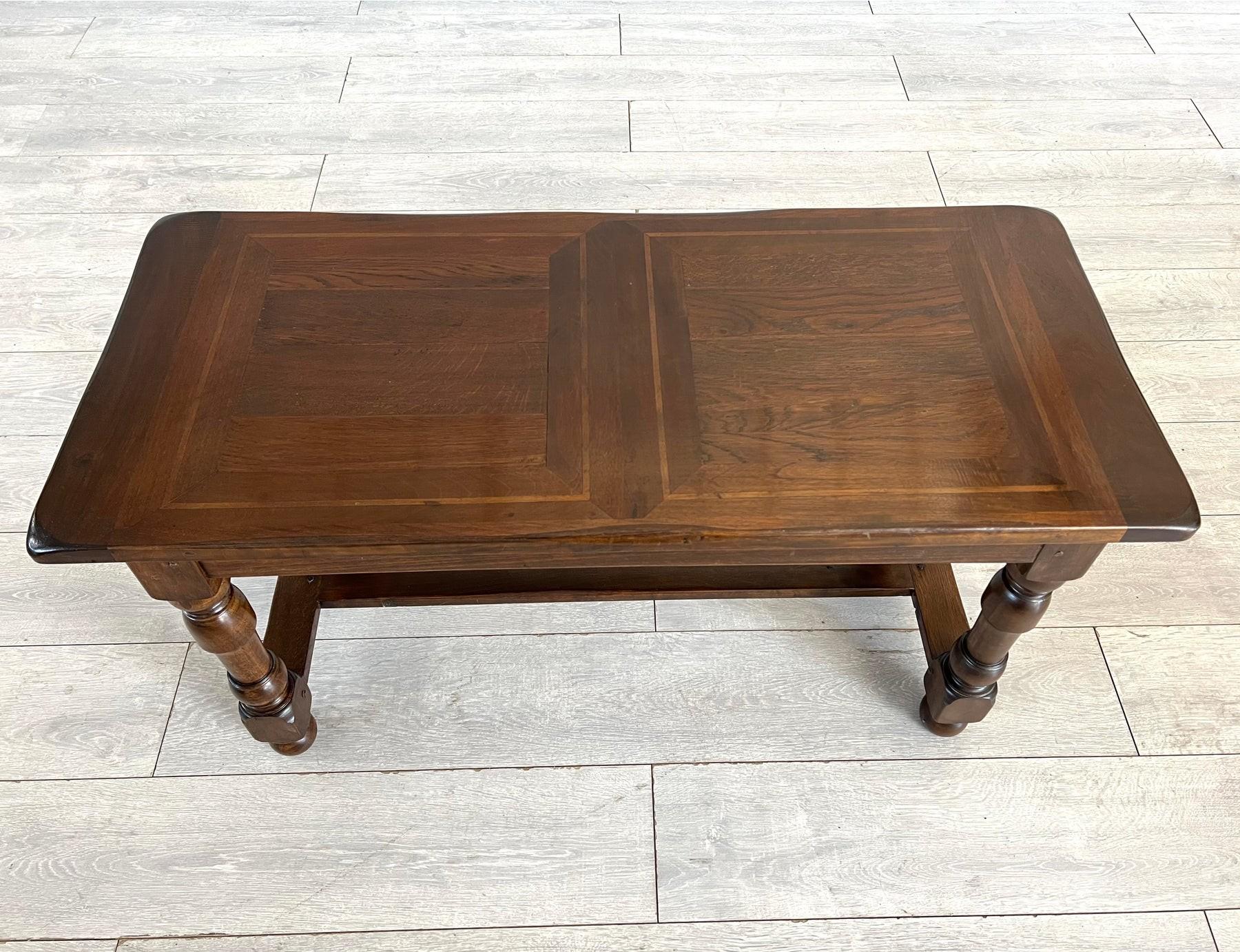Vintage French Farmhouse Walnut Side Coffee Table Bon état - En vente à Bridgeport, CT