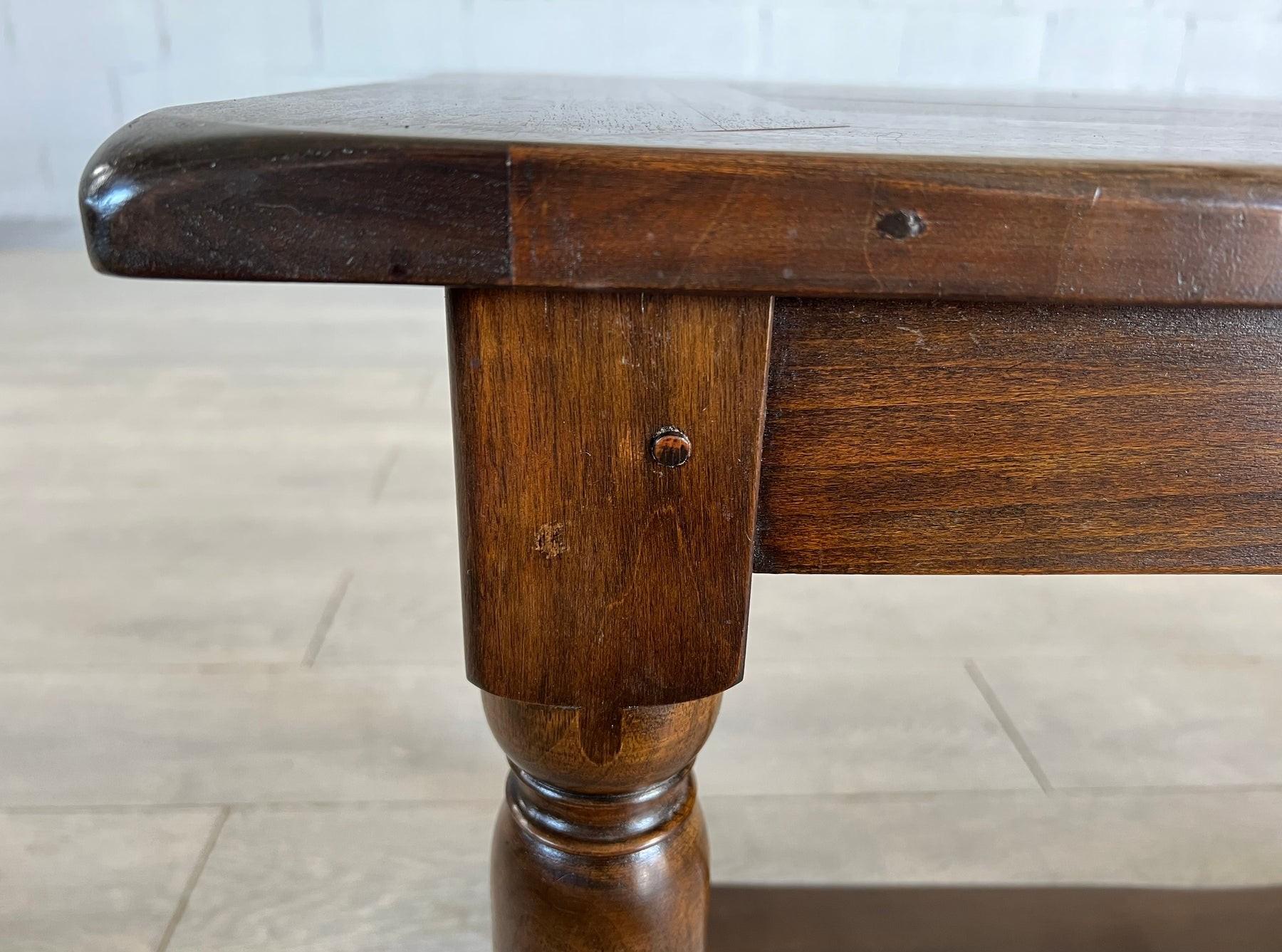 Vintage French Farmhouse Walnut Side Coffee Table en vente 1