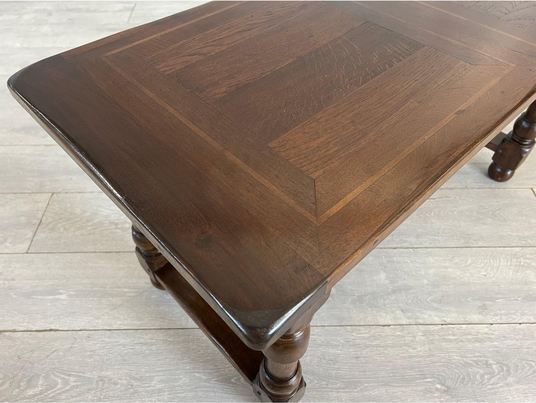 Vintage French Farmhouse Walnut Side Coffee Table en vente 2