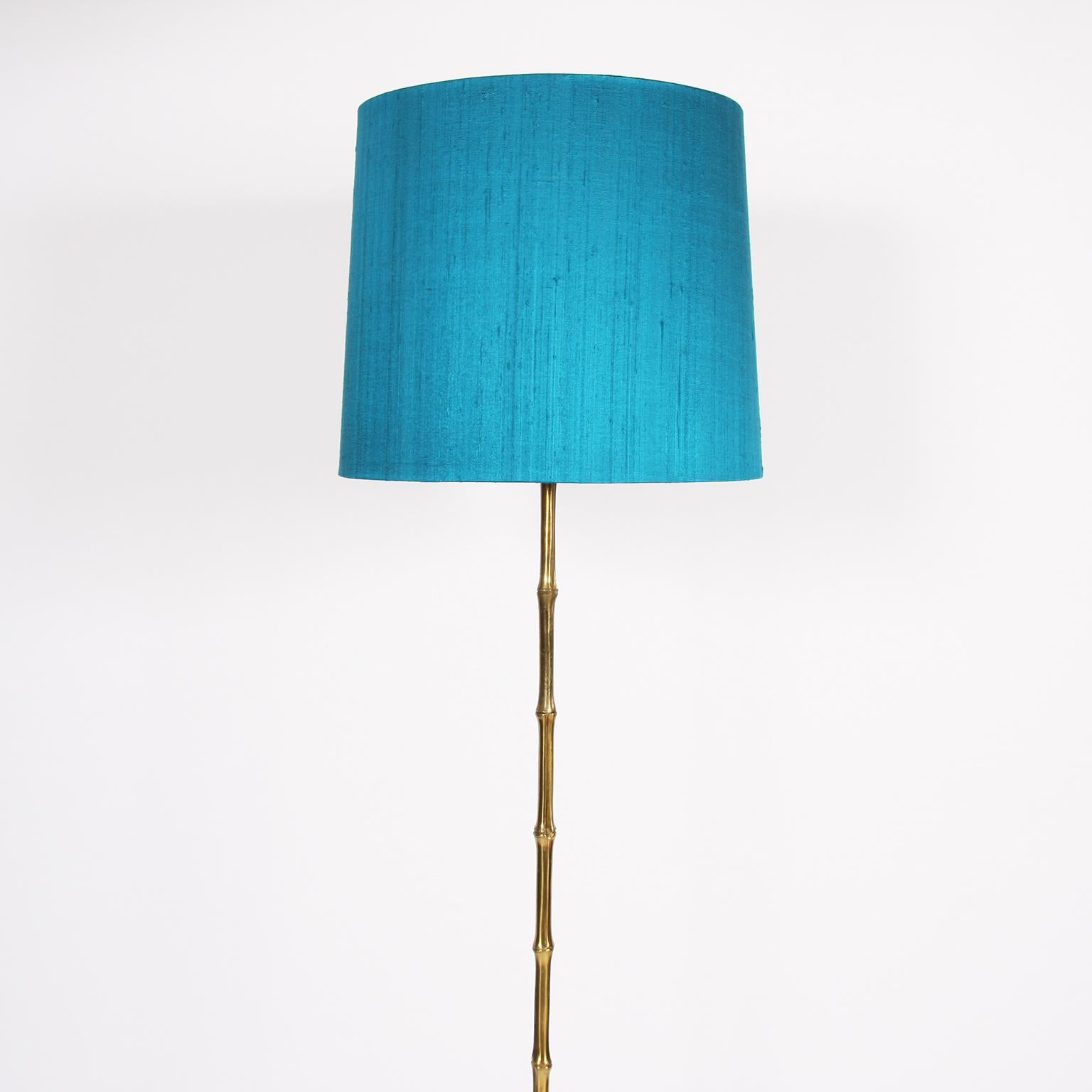 French, circa 1960.

A stunning, brass, faux bamboo floor lamp. Superb quality. 

Pictured with a bespoke, handmade, silk shade. 

In excellent condition. 

Rewired and PAT tested.
  