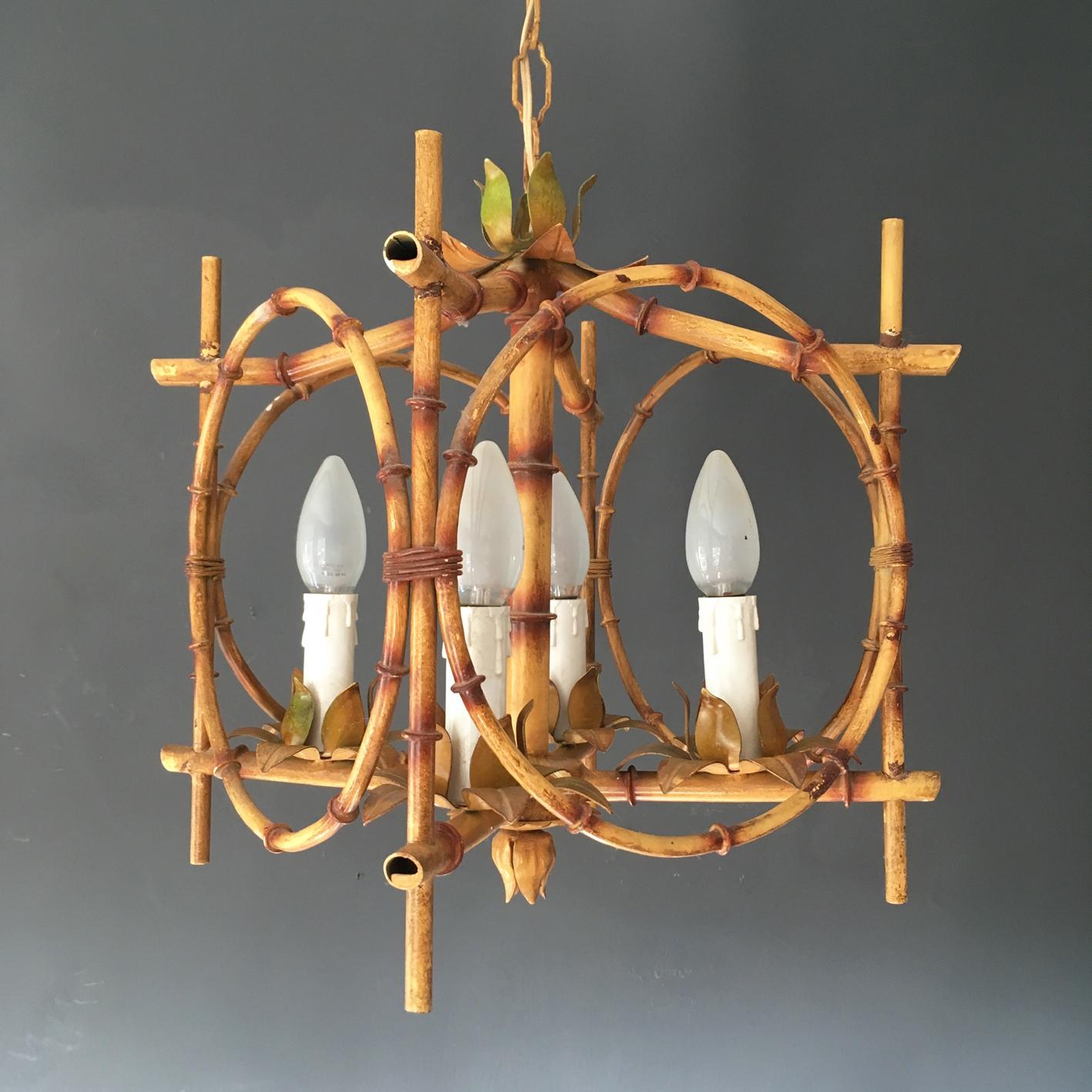 Vintage French faux bamboo pagoda tole light,

circa 1950s

Oriental style bamboo design tole light, all metal

The light has 4 bulbs holders, small screw in E14

Measures: Height 37cm 
Width 29.5cm 
Height inc chain/rose 74.5cm.