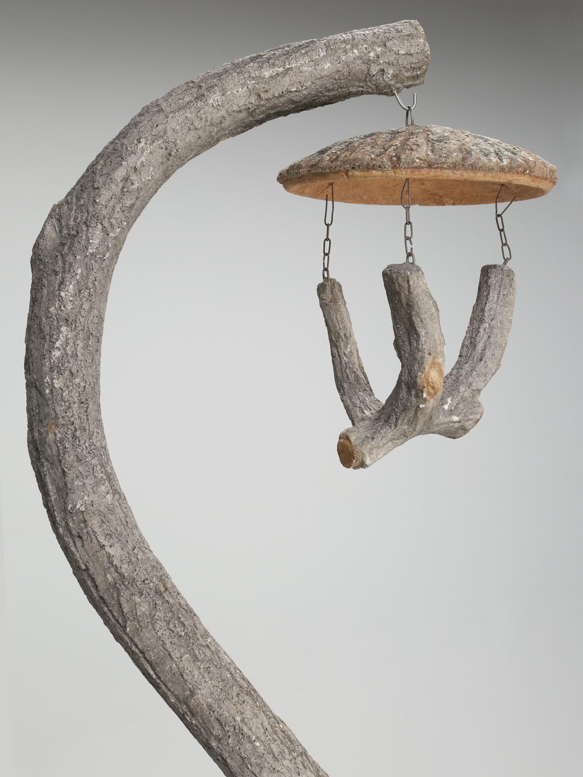 Lanterne ou nourrisson d'oiseaux français en faux bois avec jardinière intégrée, entièrement d'origine  en vente 6