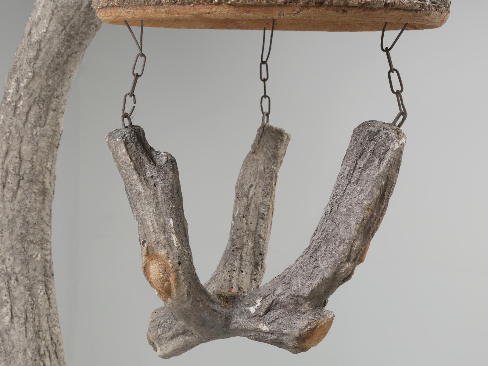 Milieu du XXe siècle Lanterne ou nourrisson d'oiseaux français en faux bois avec jardinière intégrée, entièrement d'origine  en vente