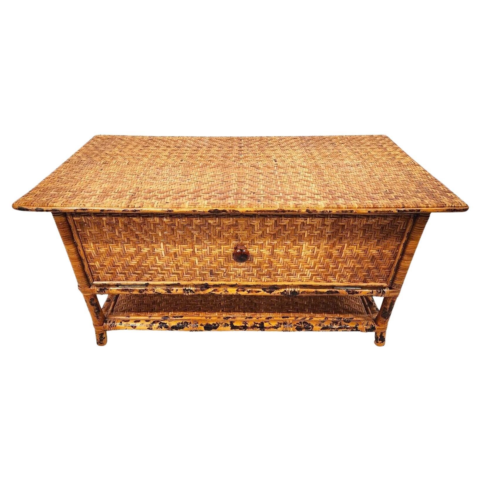Vintage French Style Faux Tortoise Burnt Bamboo Rattan & Wicker coffee table or bench
Very nice piece with a storage compartment. Beautiful as a coffee table or will easily support weight if you wanted to use it as a bench or ottoman.
Would look