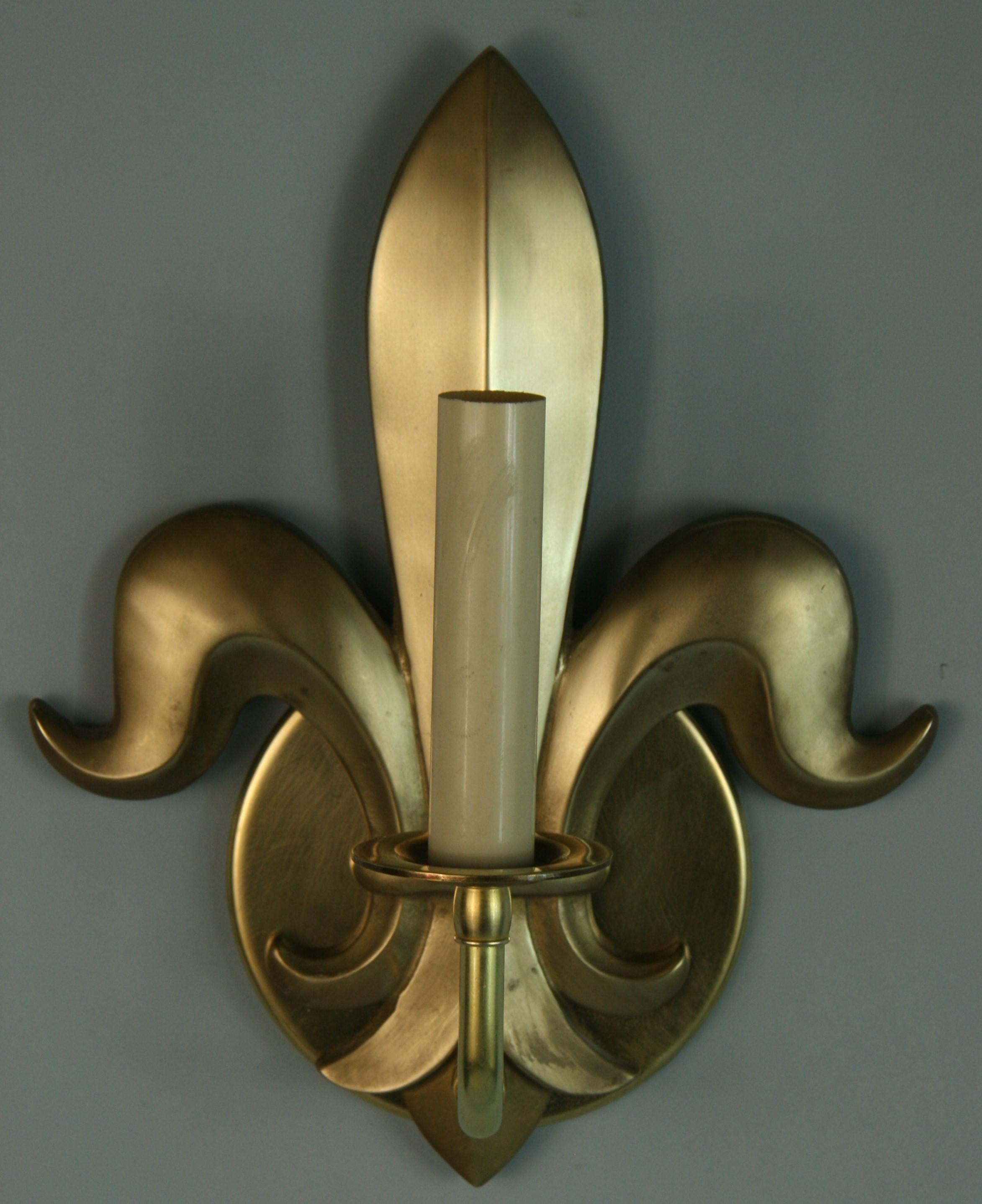 Vintage French Fleur De Leis Brass Sconces  Pair 1960's In Good Condition For Sale In Douglas Manor, NY