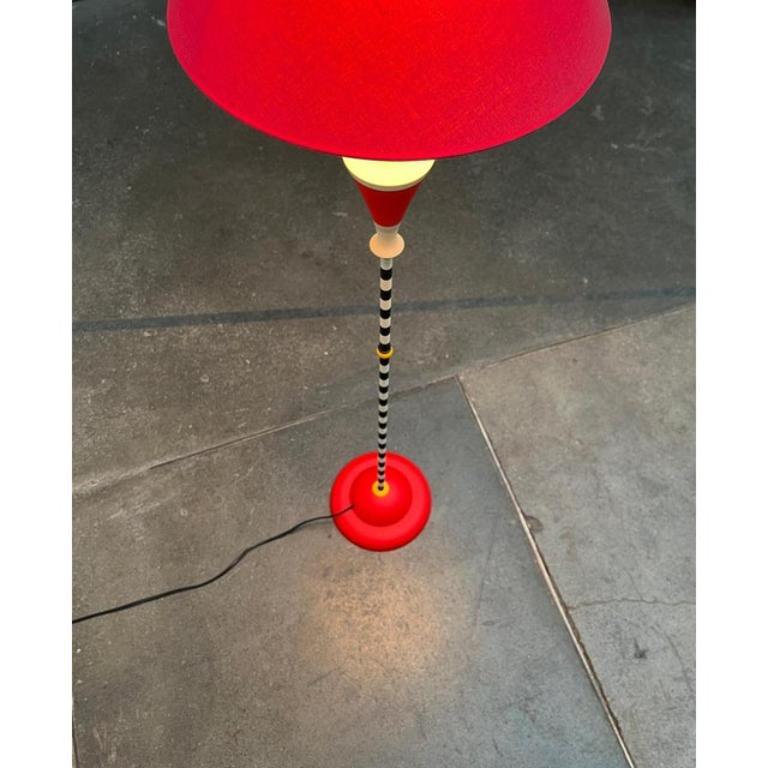 Lámpara de pie francesa vintage de Olivier Villatte, años 80 Posmoderno en venta