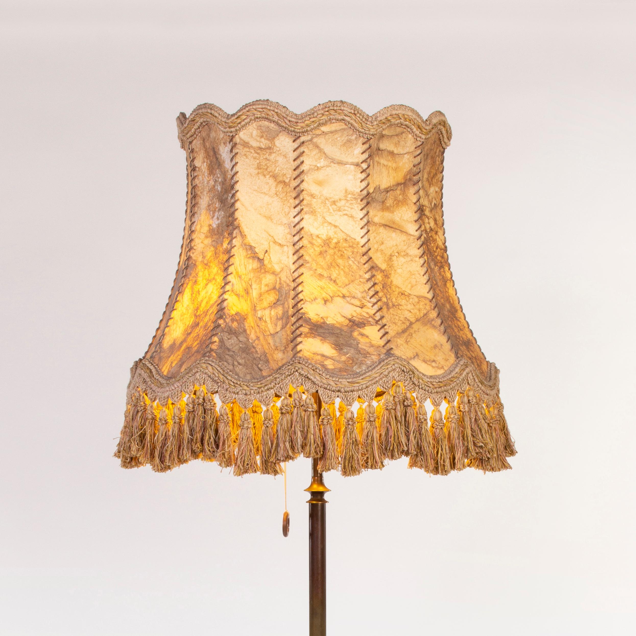 20ième siècle Lampadaire français vintage avec abat-jour en cuir en vente