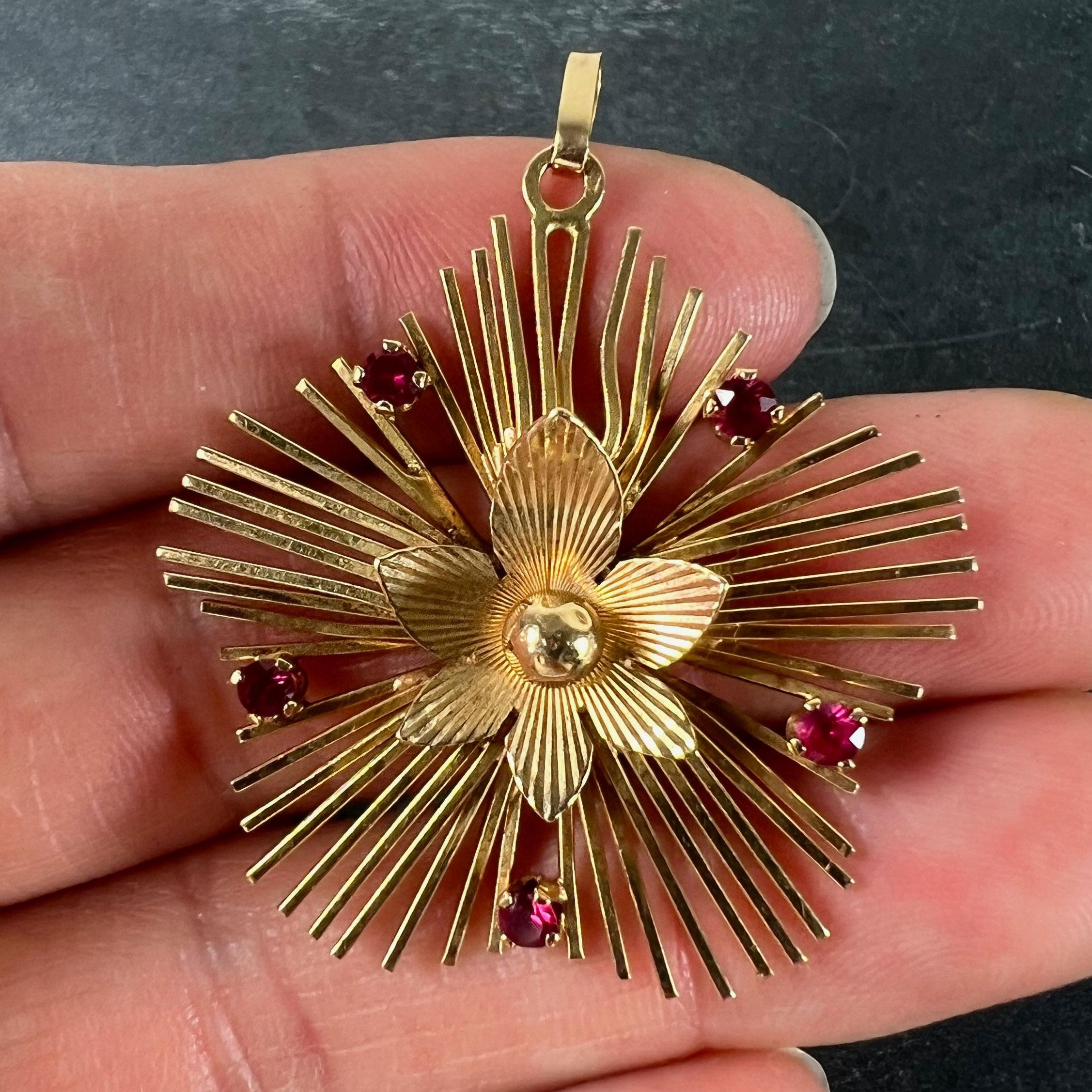 Collier vintage en or jaune 18K avec pendentif en rubis et fleur en forme de soleil en vente 1