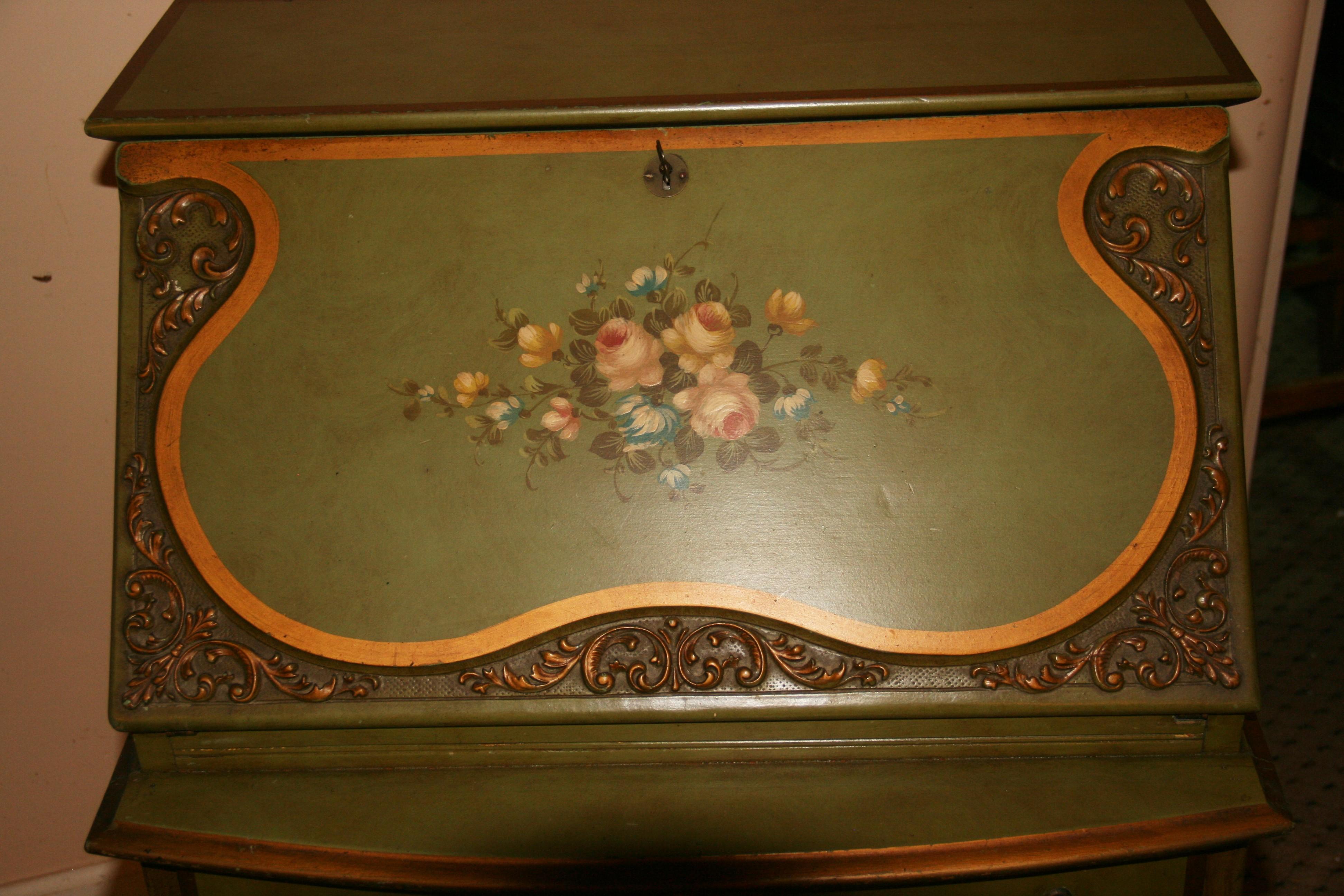 Französischer klappbarer Vintage-Schreibtisch mit handbemalten Blumen (Mitte des 20. Jahrhunderts) im Angebot