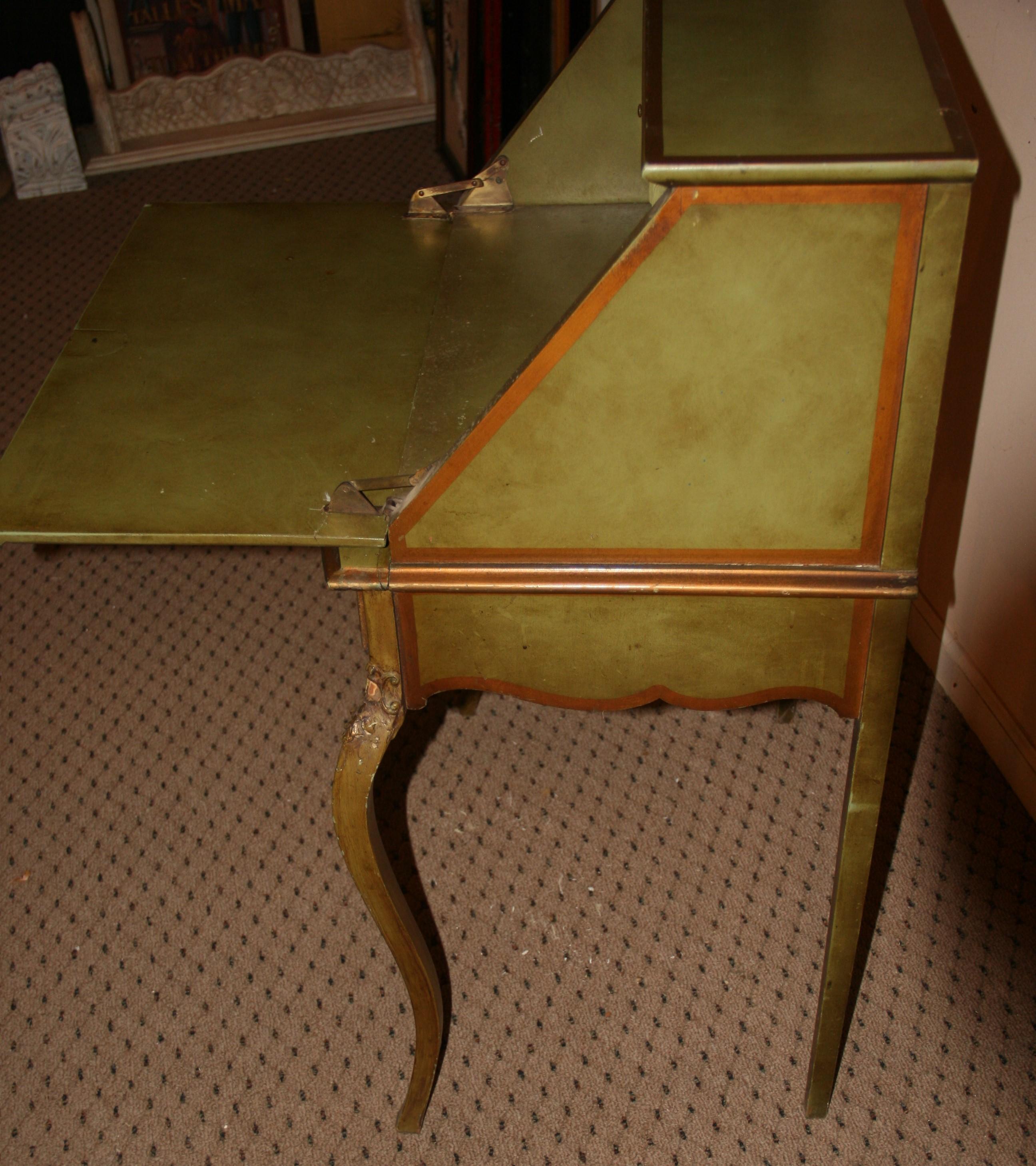 Französischer klappbarer Vintage-Schreibtisch mit handbemalten Blumen im Angebot 2
