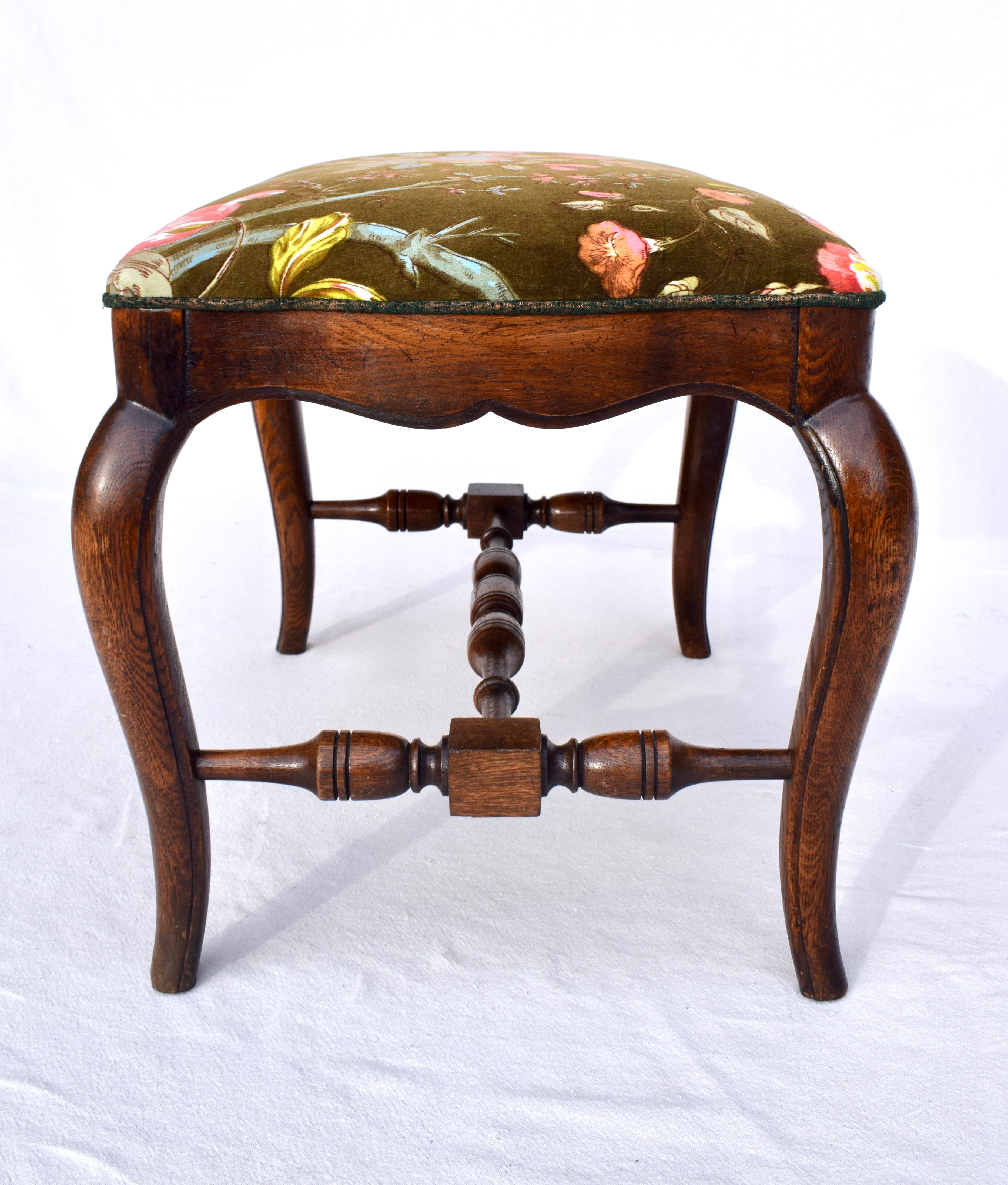 Vintage French Footstool Ottoman in Brunschwig & Fils Velvet For Sale 1