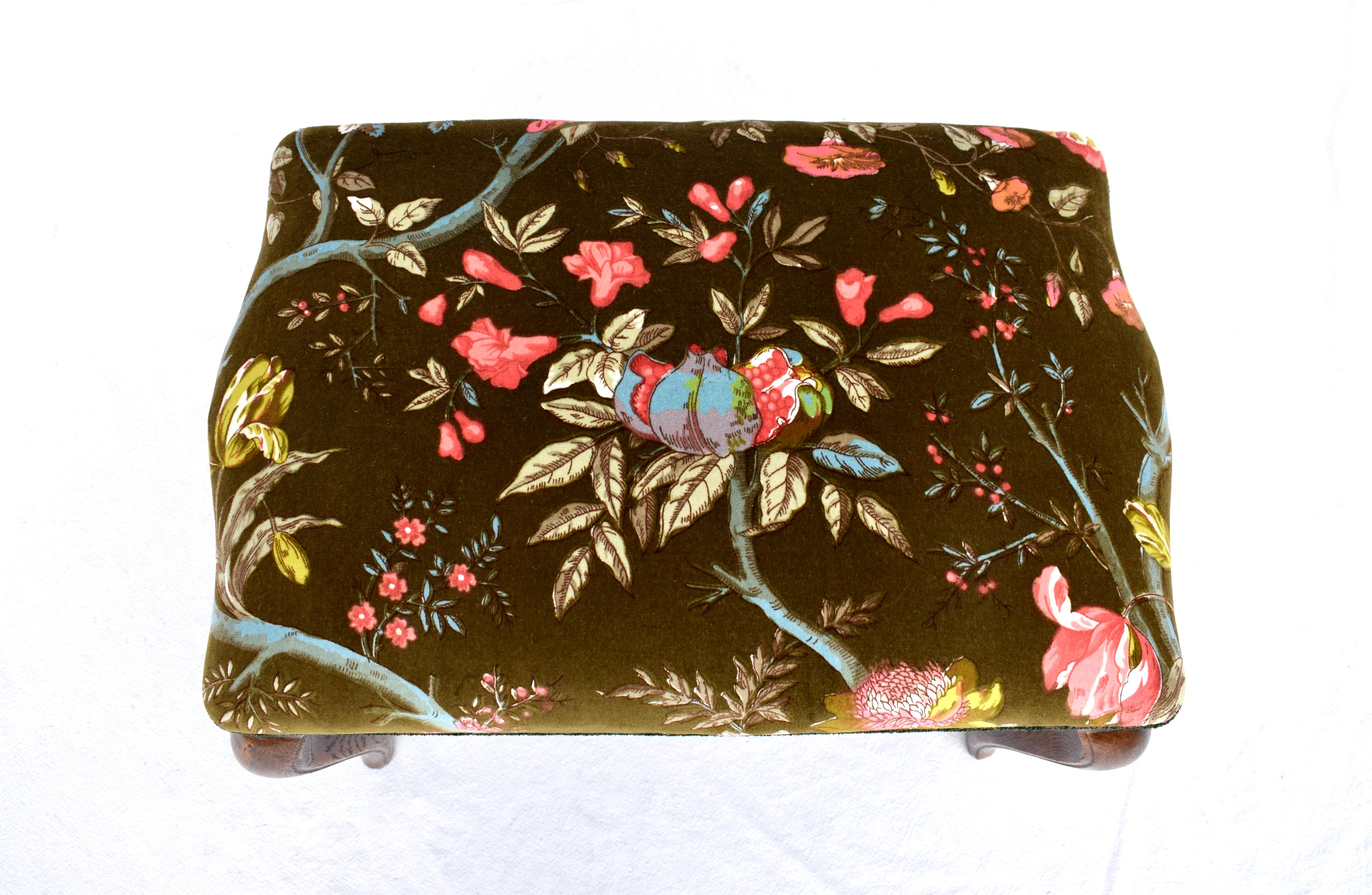 Vintage French Footstool Ottoman in Brunschwig & Fils Velvet For Sale 3
