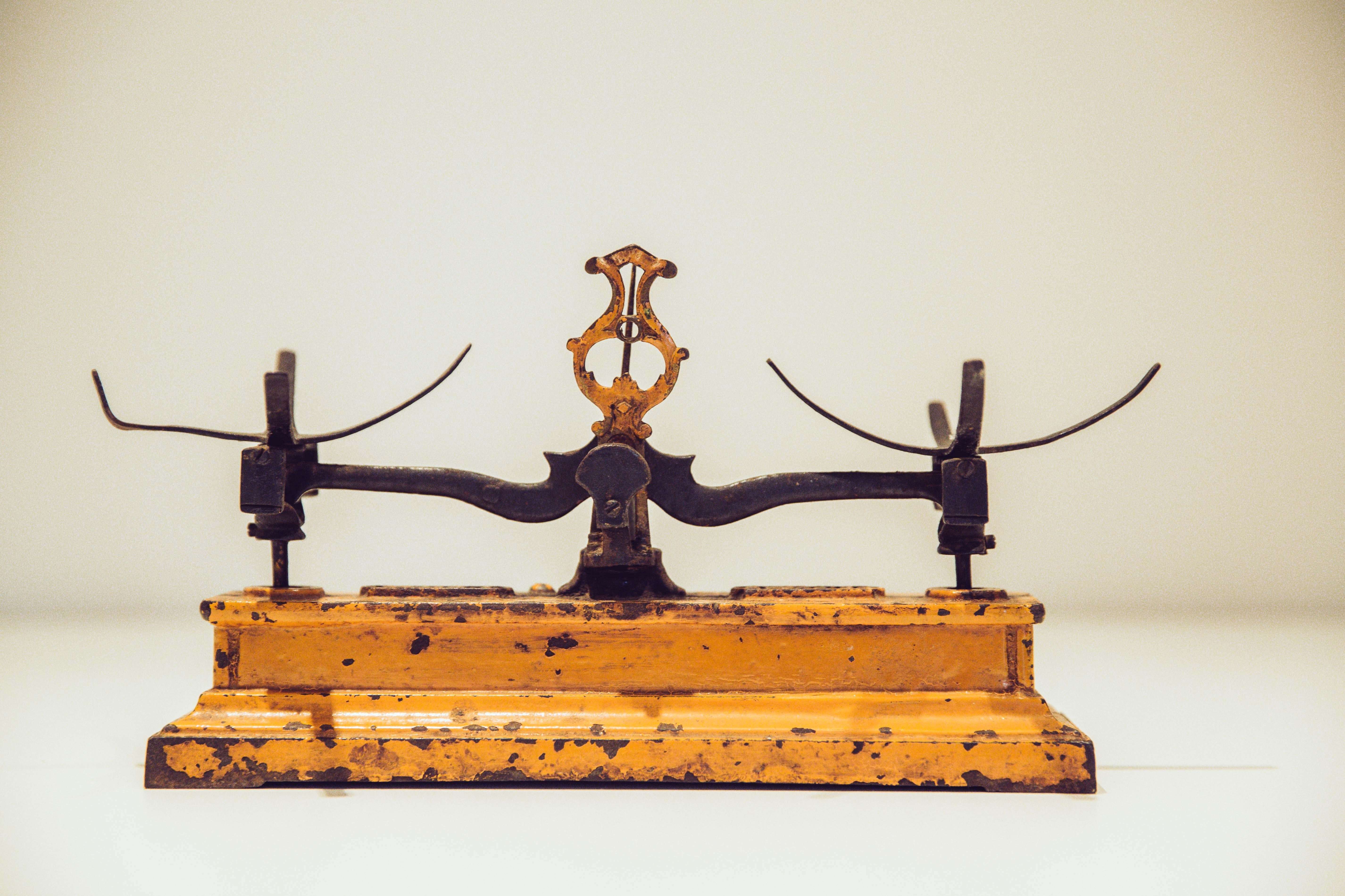 Vintage French Force Balance Scales In Fair Condition For Sale In Amsterdam, NL