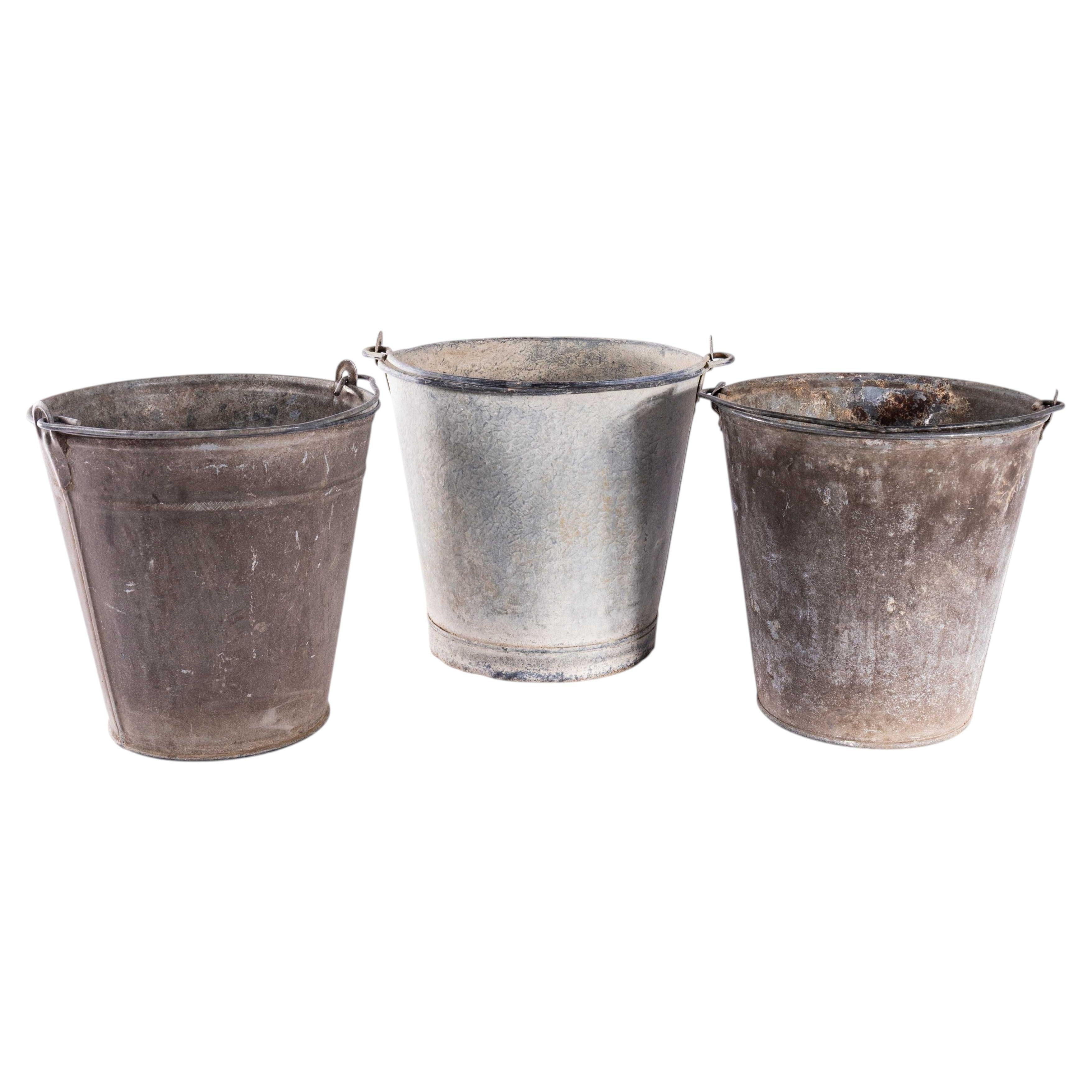 Vintage-Eimer aus verzinktem Stahl aus Frankreich im Angebot