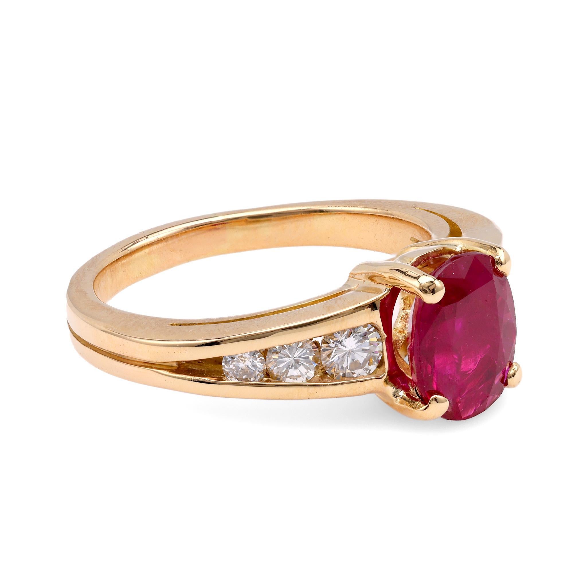 Französischer Vintage-Ring aus 18 Karat Gelbgold mit GIA 1,56 Karat Burma-Rubin und Diamant (Ovalschliff)