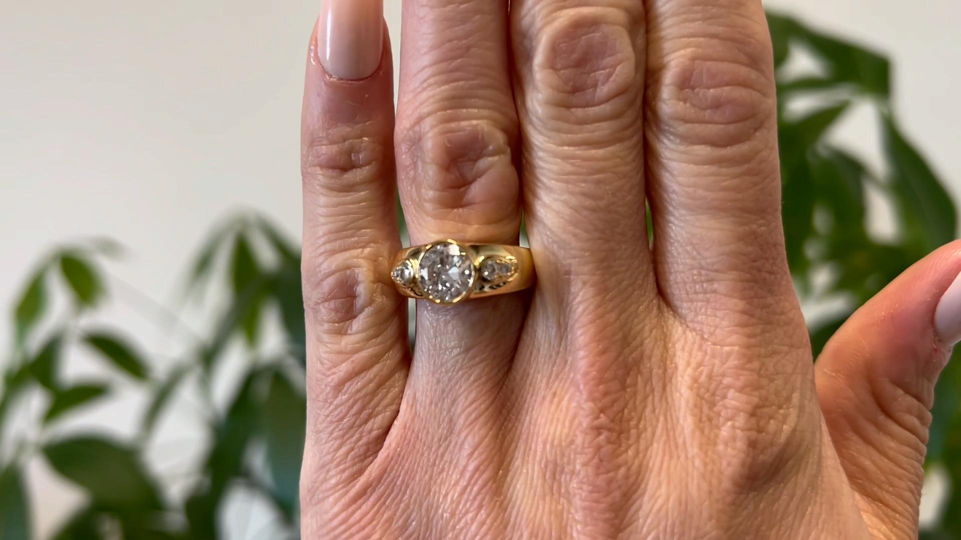 Französischer 18 Karat Gelbgoldring, GIA 1,73 Karat runder Diamant im Brillantschliff, Vintage im Zustand „Gut“ in Beverly Hills, CA