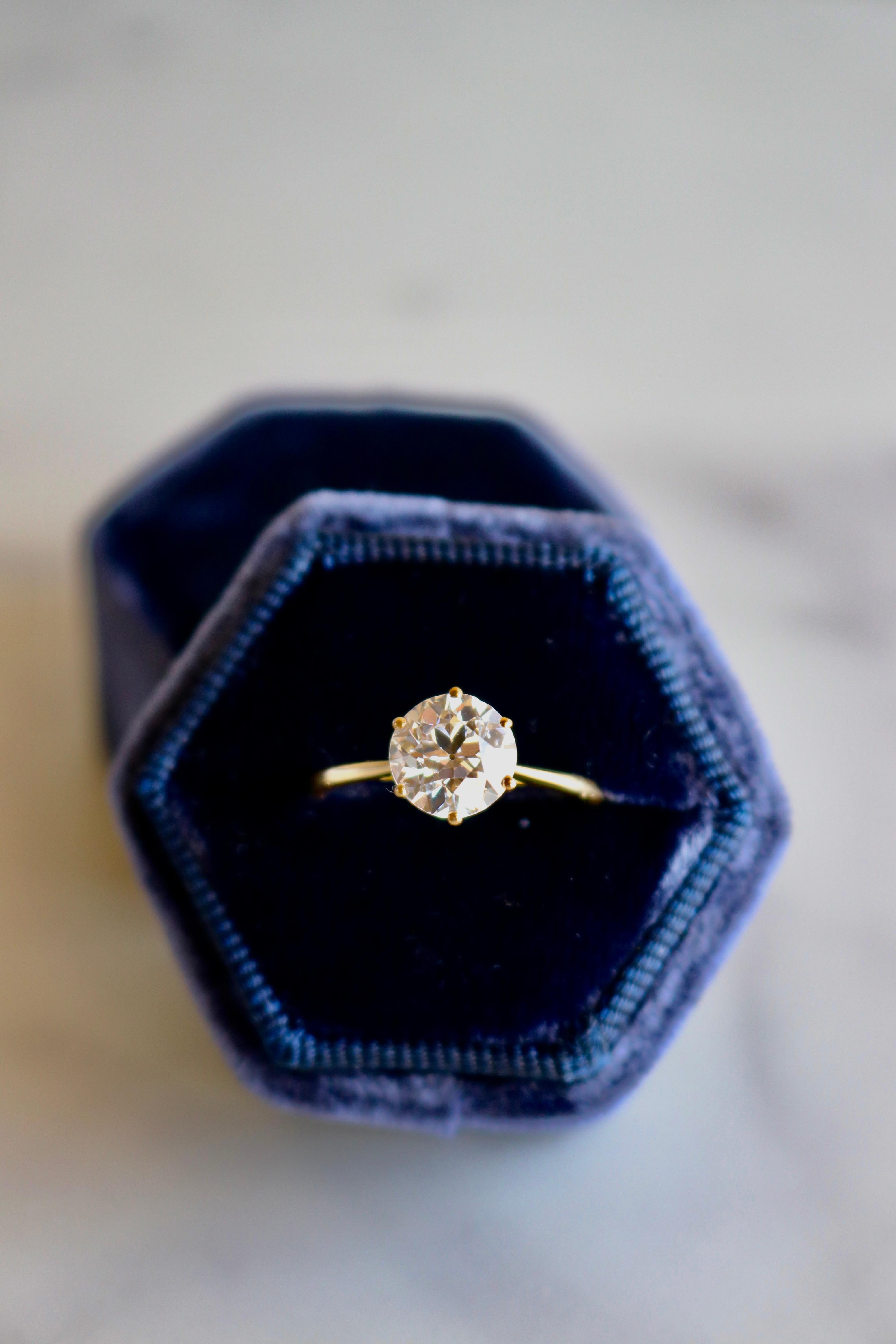 Vintage French GIA 2.12 Carat Old European Cut Diamond 18k Yellow Gold Solitaire For Sale 2