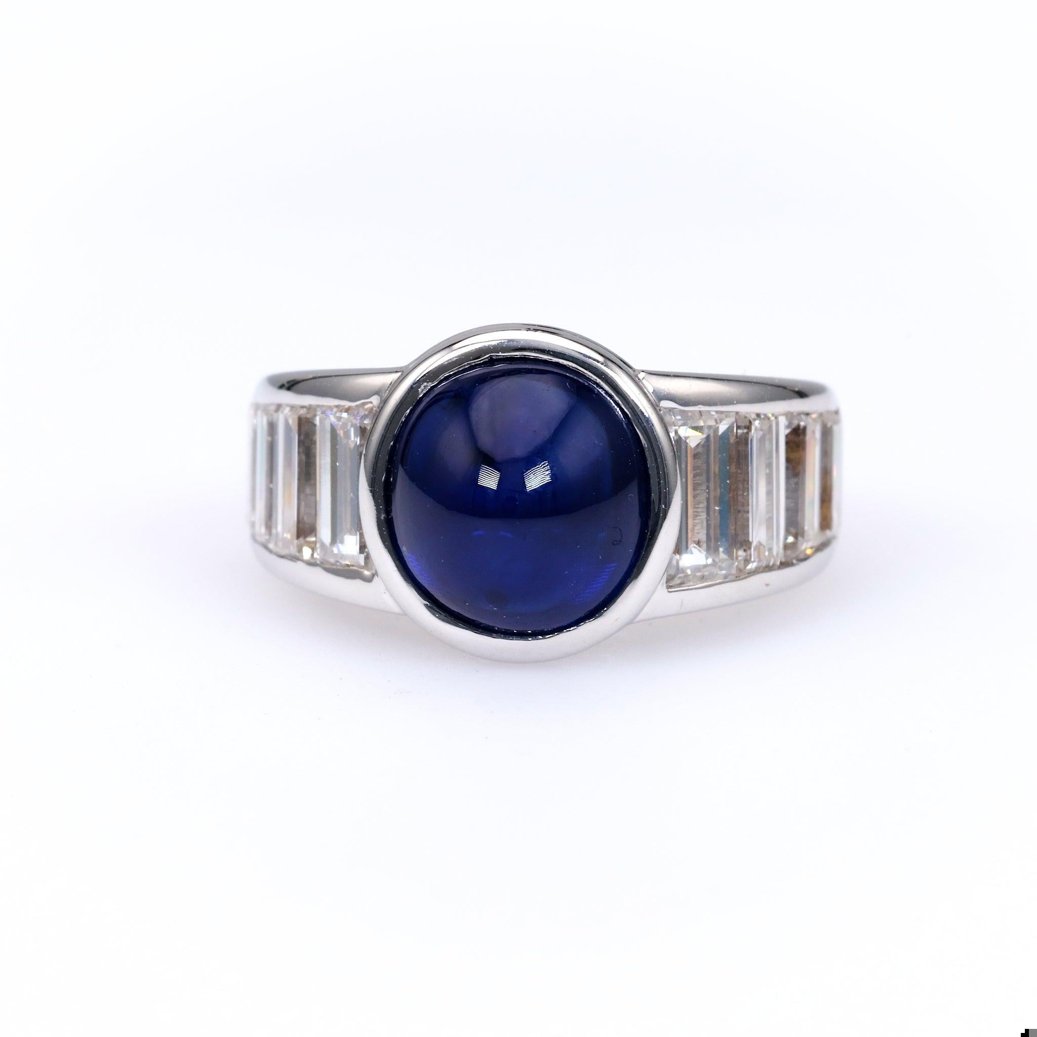 Bague française vintage en or blanc 18 carats avec saphir de Ceylan de 5,00 carats certifié GIA et diamants Bon état - En vente à Beverly Hills, CA