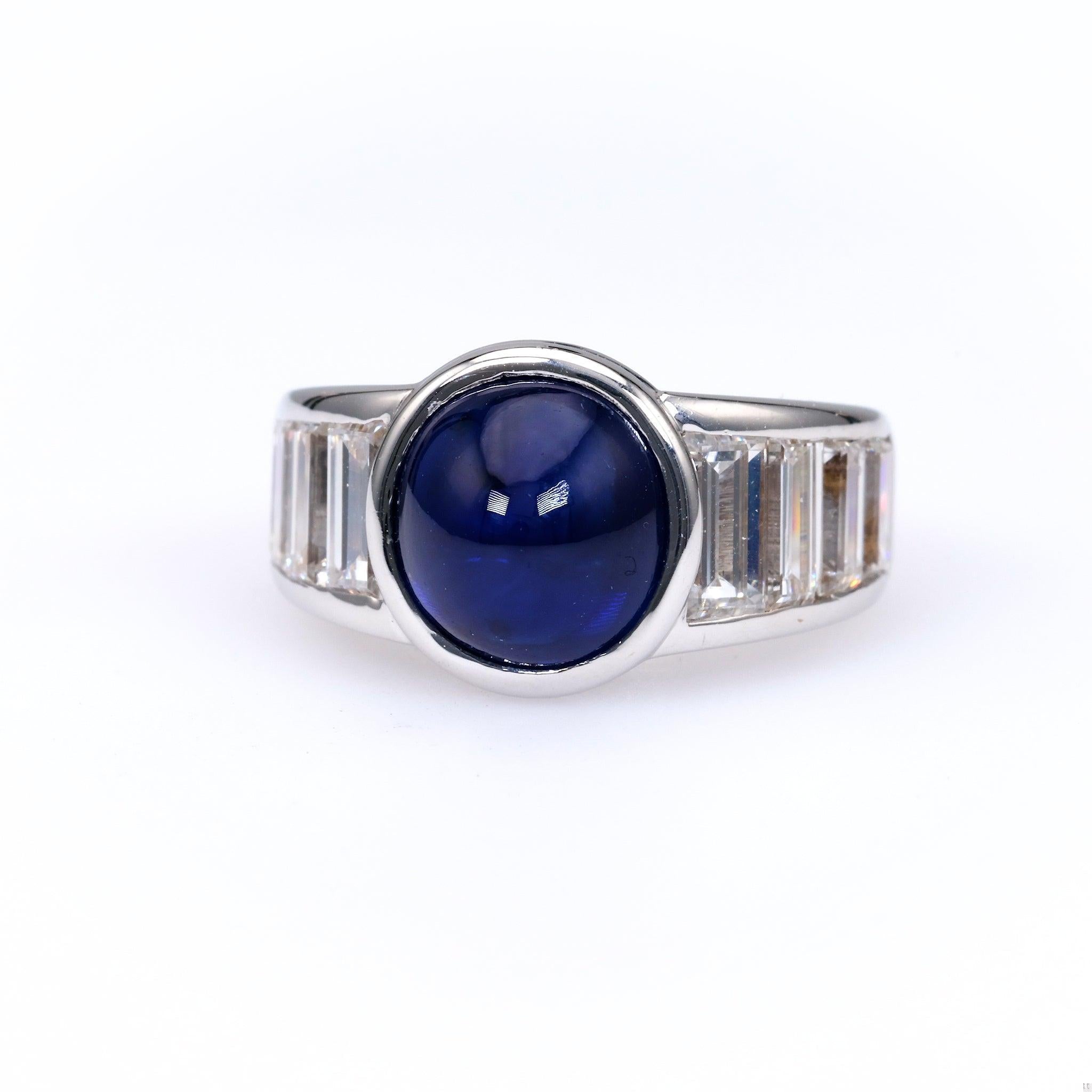 Bague française vintage en or blanc 18 carats avec saphir de Ceylan de 5,00 carats certifié GIA et diamants Pour femmes en vente