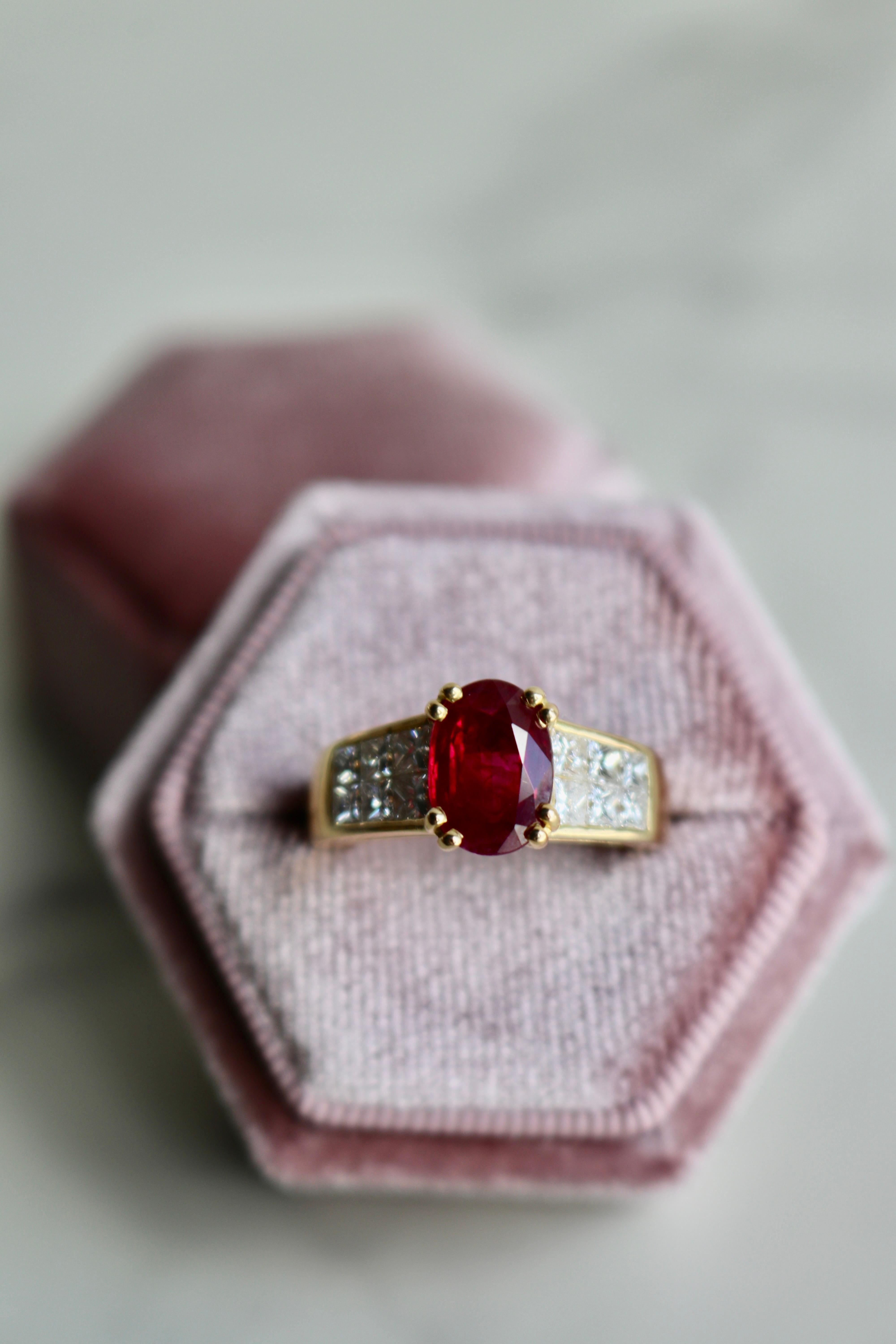 Vintage French GIA Burma Ruby and Diamond 18k Yellow Gold Ring For Sale 1