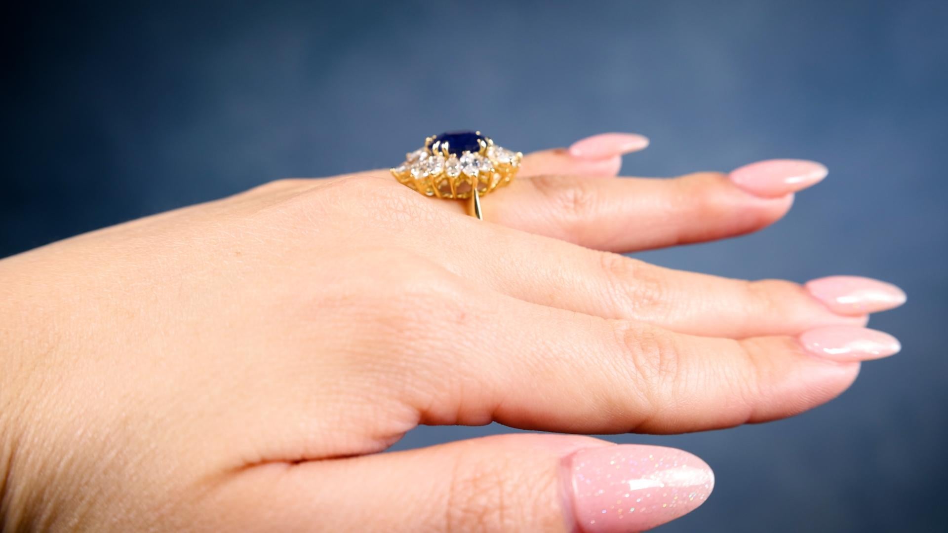 Vintage French GIA Ceylon Sapphire Diamond 18k Yellow Gold Cluster Ring In Good Condition For Sale In Beverly Hills, CA