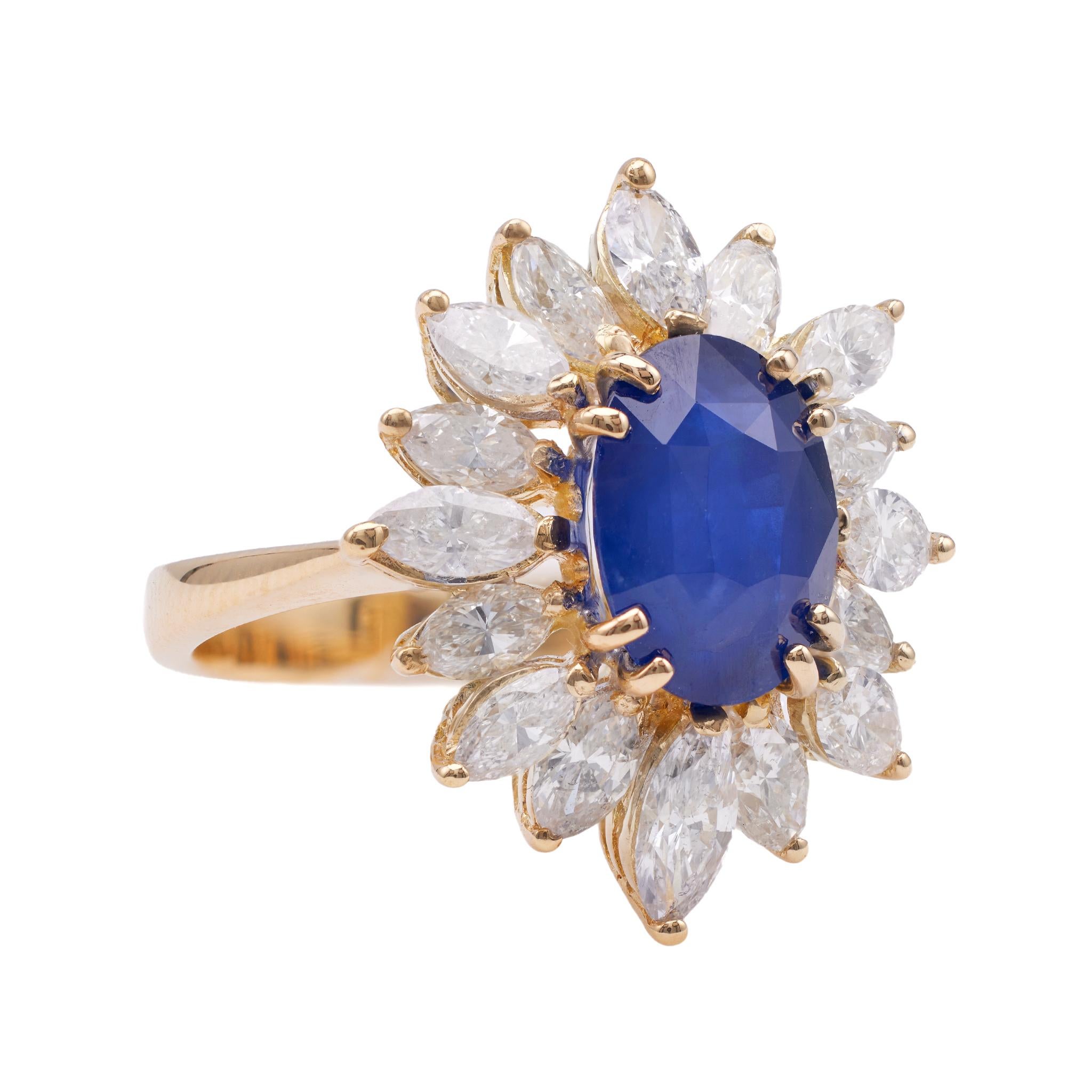Women's or Men's Vintage French GIA Ceylon Sapphire Diamond 18k Yellow Gold Cluster Ring For Sale