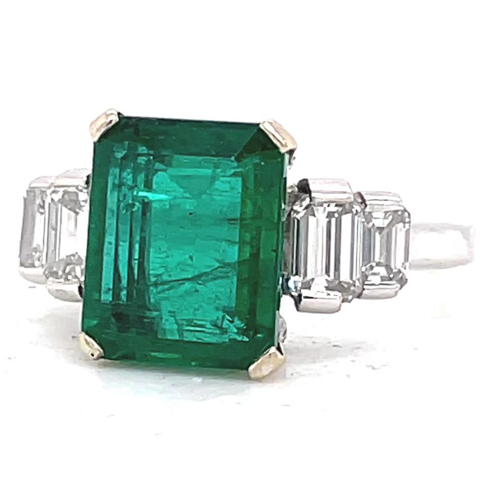 Vintage French GIA Zambian Emerald Diamond 18 Karat White Gold Ring In Excellent Condition In Beverly Hills, CA