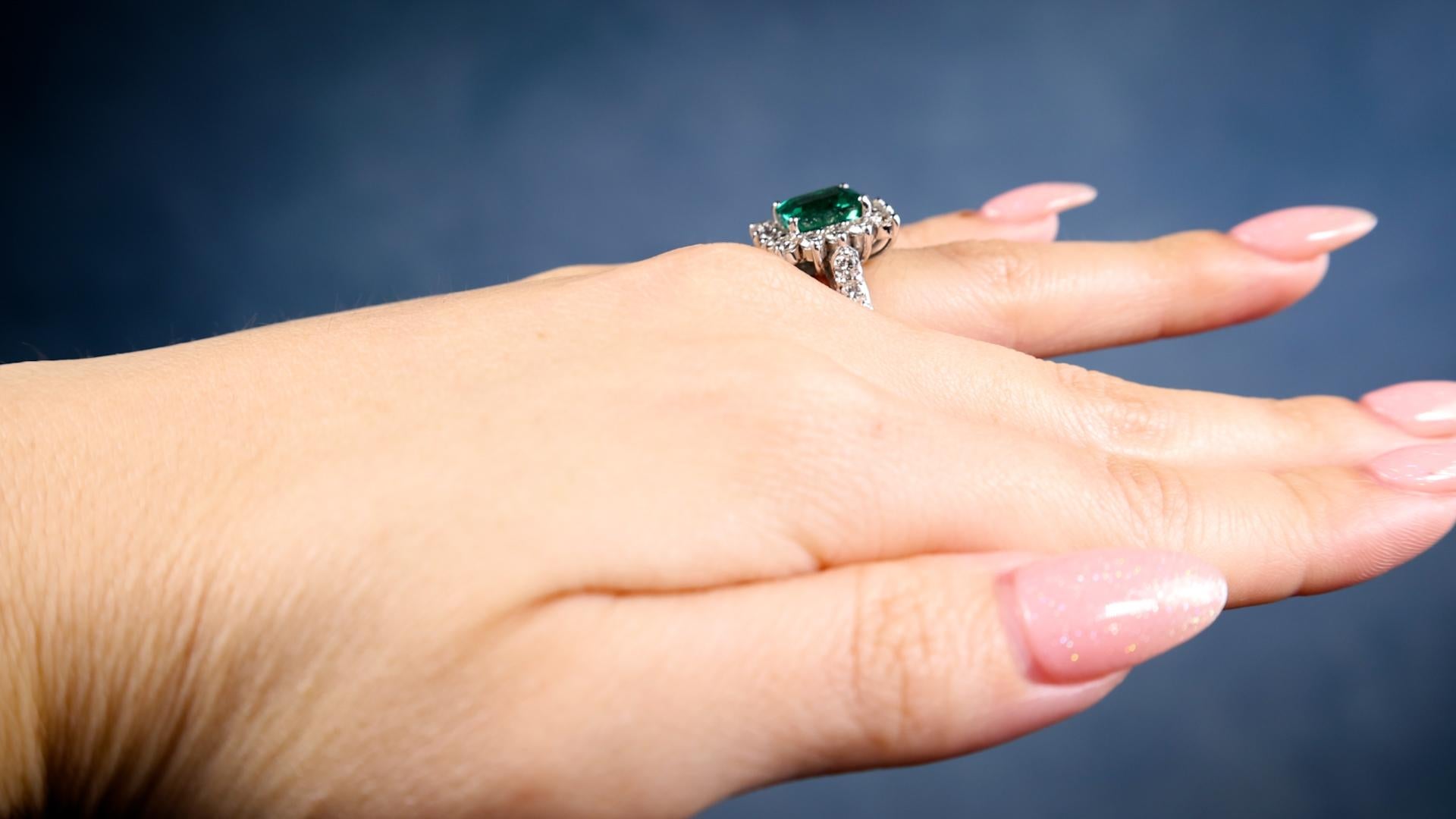 Vintage French GIA Zambian Emerald Diamond 18k White Gold Ring In Good Condition For Sale In Beverly Hills, CA