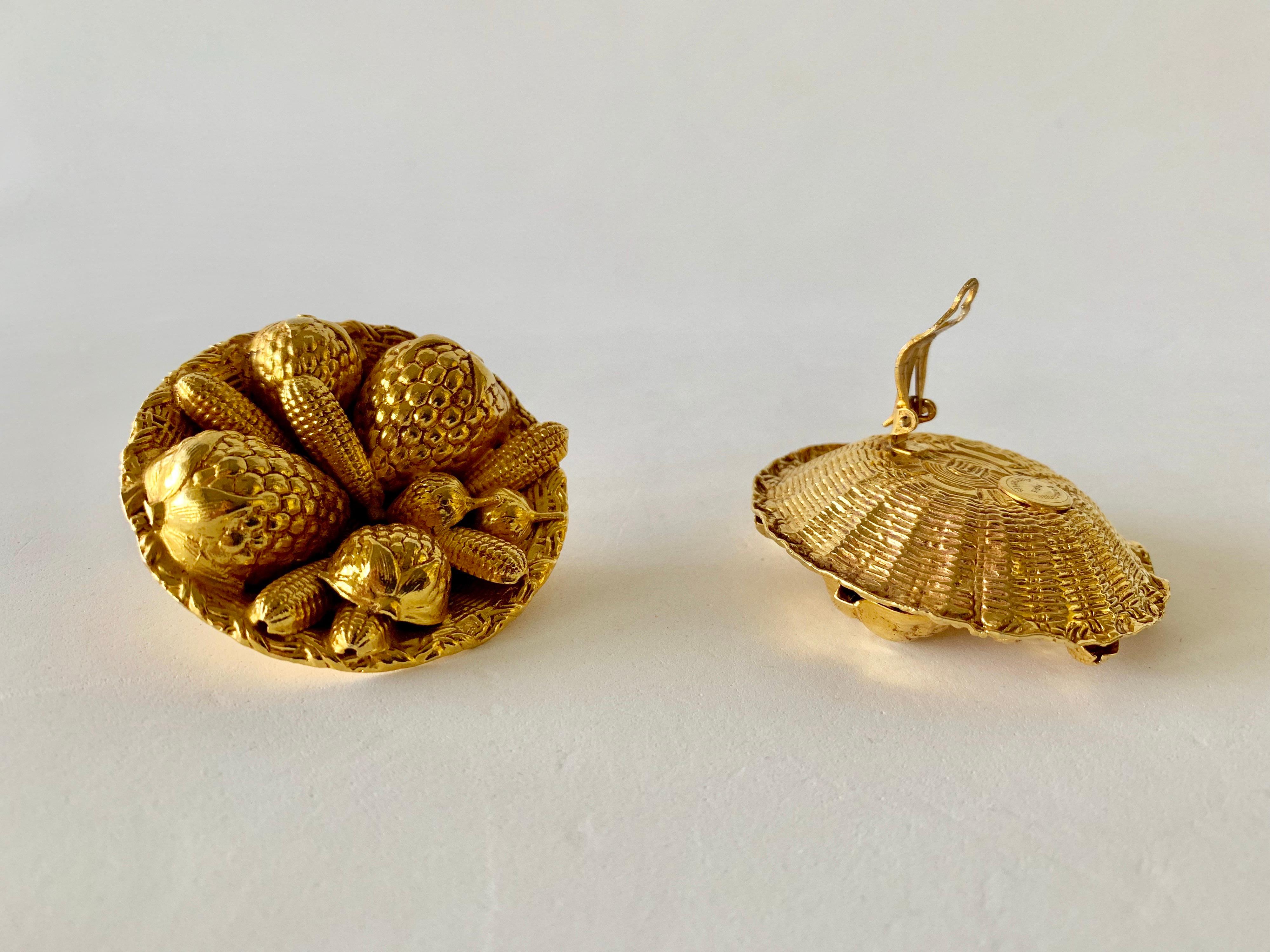 Boucles d'oreilles fantaisie vintage en forme de panier doré français  en vente 6