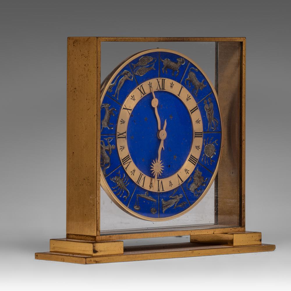 Mid-Century Modern Horloge vintage en laiton doré, verre et émail sur le thème de l'astrologie du Zodiac en vente