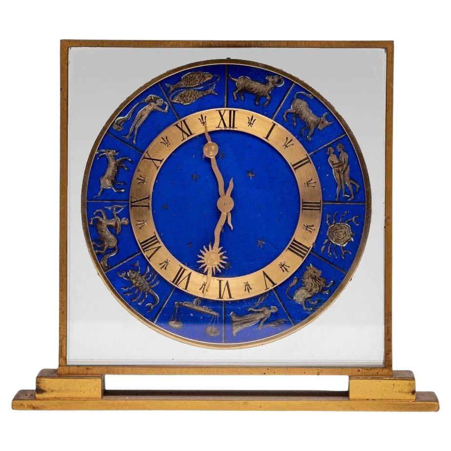 Horloge vintage en laiton doré, verre et émail sur le thème de l'astrologie du Zodiac en vente