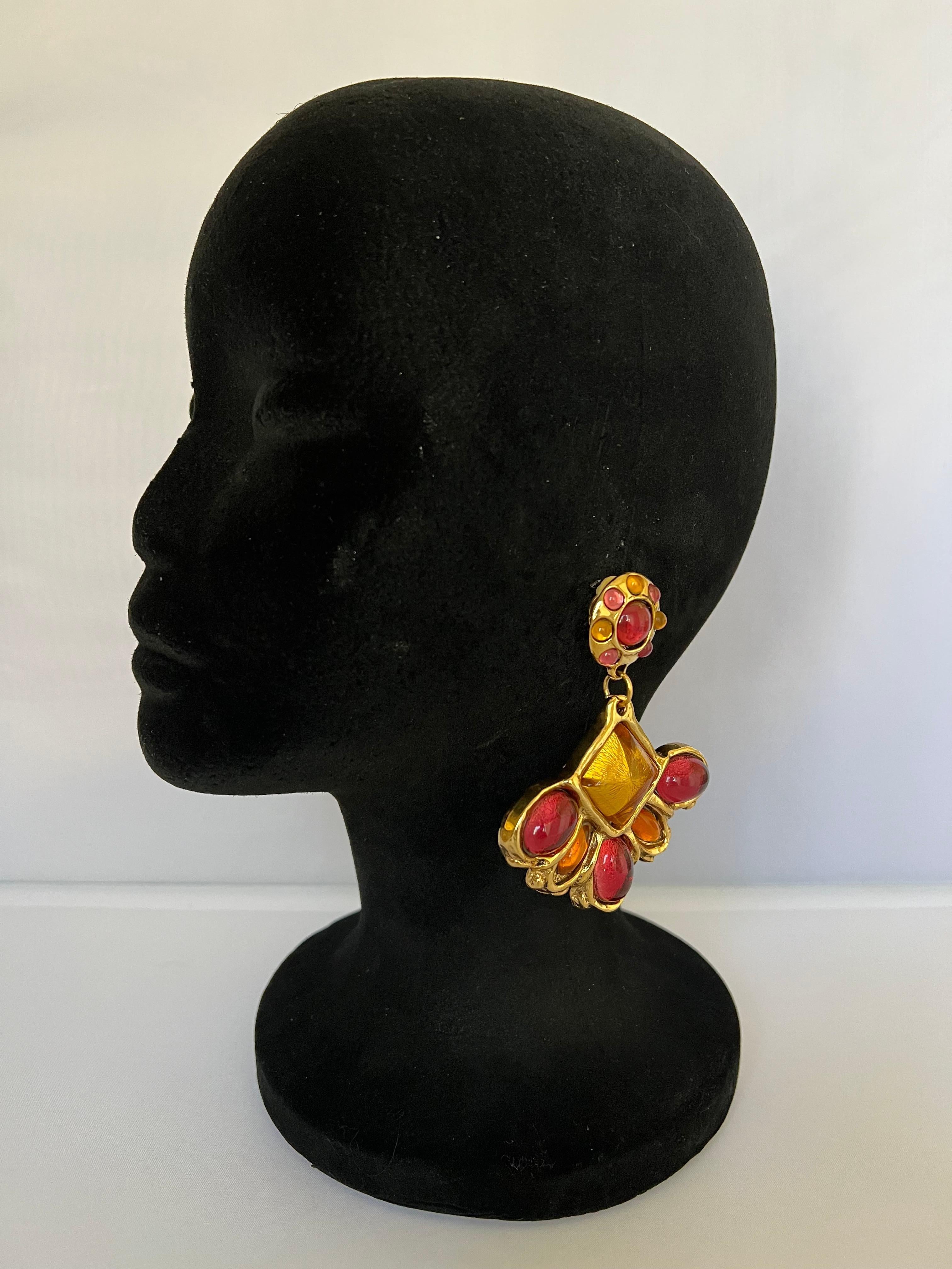 Vintage three-dimensional high fashion fan-shaped gilt jeweled clip-on statement earrings made in Frane circa 1980/90.