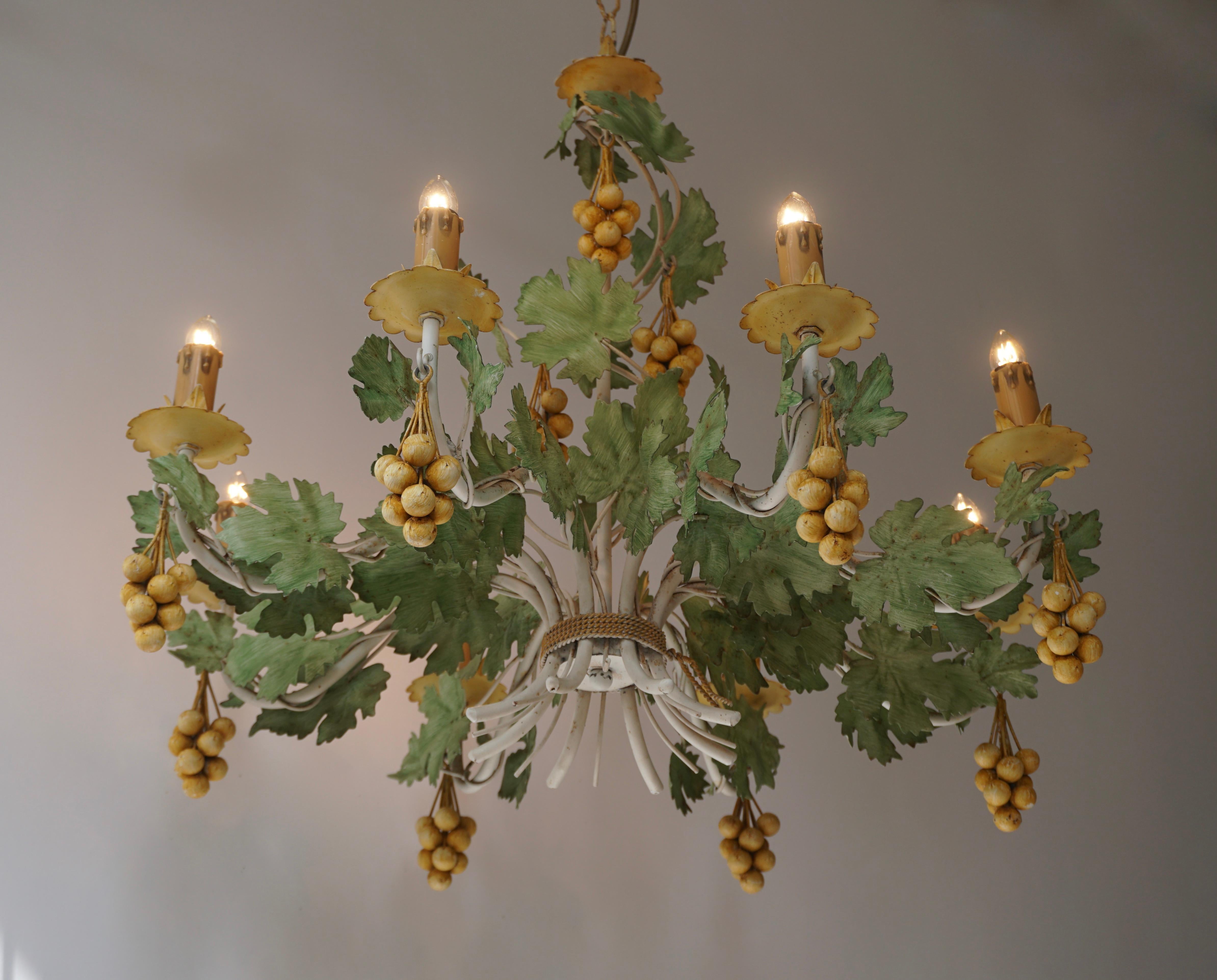 Vintage French Gilt Grape Tole Chandelier In Good Condition In Antwerp, BE
