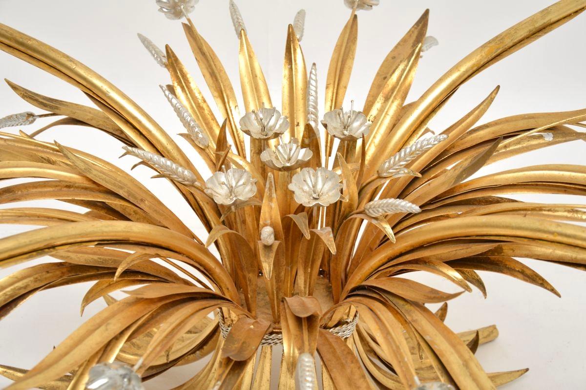 Tavolino da caffè a covoni di grano in metallo dorato francese d'epoca in vendita 2