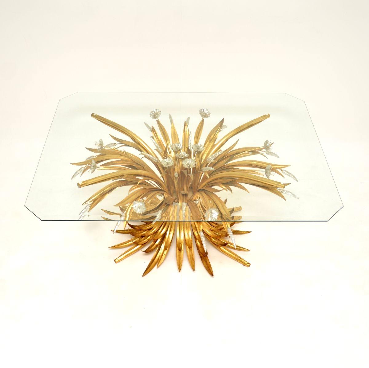 Mid-Century moderno Tavolino da caffè a covoni di grano in metallo dorato francese d'epoca in vendita