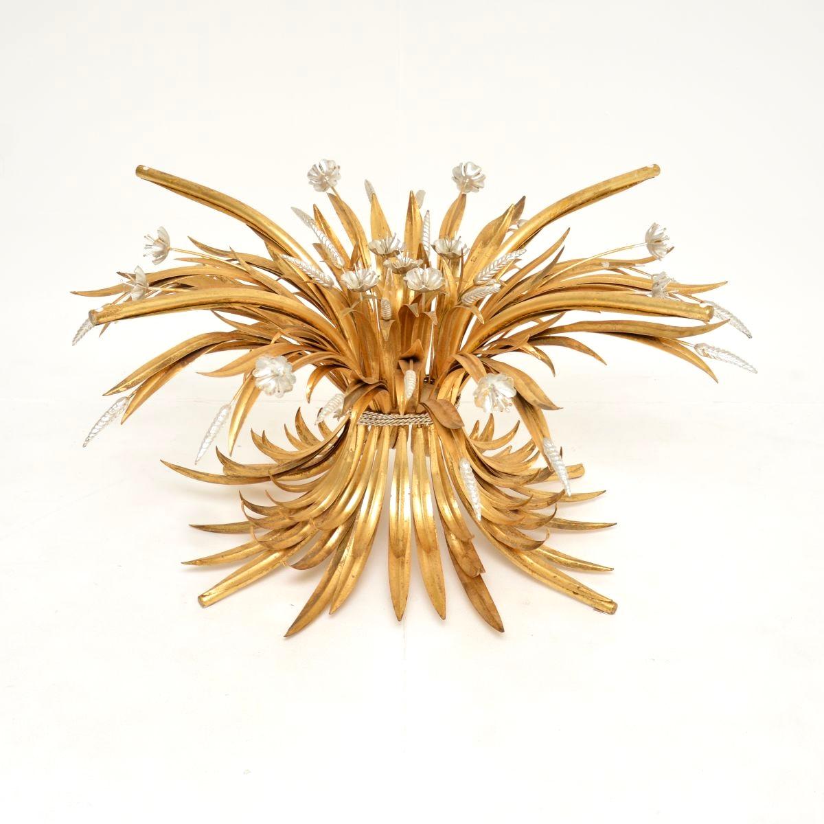 Dorato Tavolino da caffè a covoni di grano in metallo dorato francese d'epoca in vendita