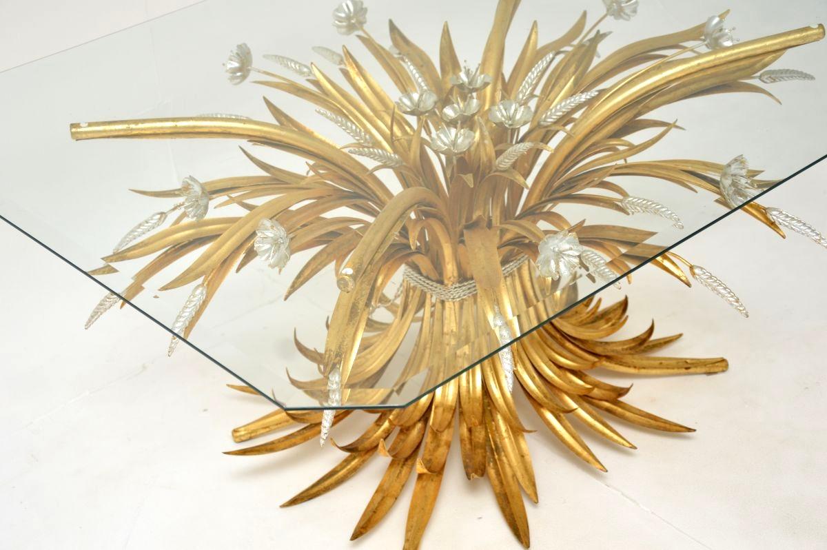 Tavolino da caffè a covoni di grano in metallo dorato francese d'epoca In condizioni buone in vendita a London, GB