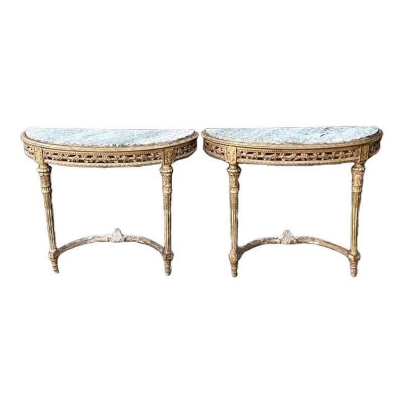 Paire de tables console Demilune en bois doré avec plateau en marbre