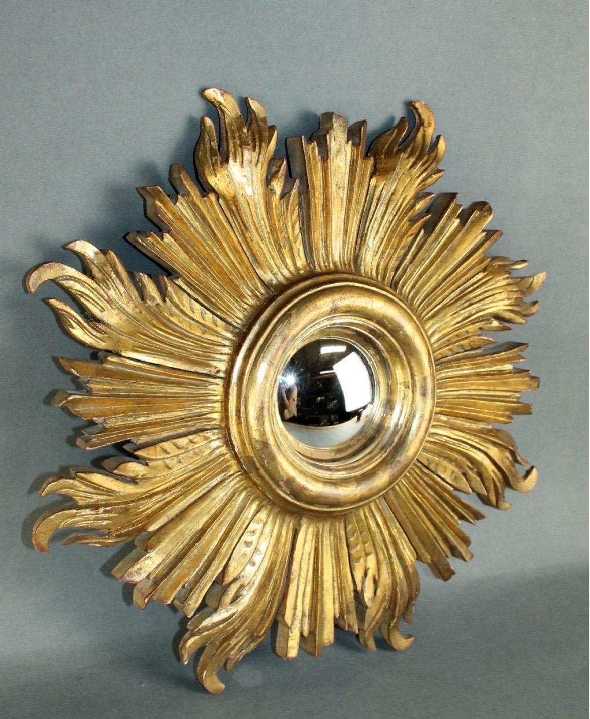 Vintage French Giltwood Sunburst Starburst Convex Mirror In Good Condition In Atlanta, GA