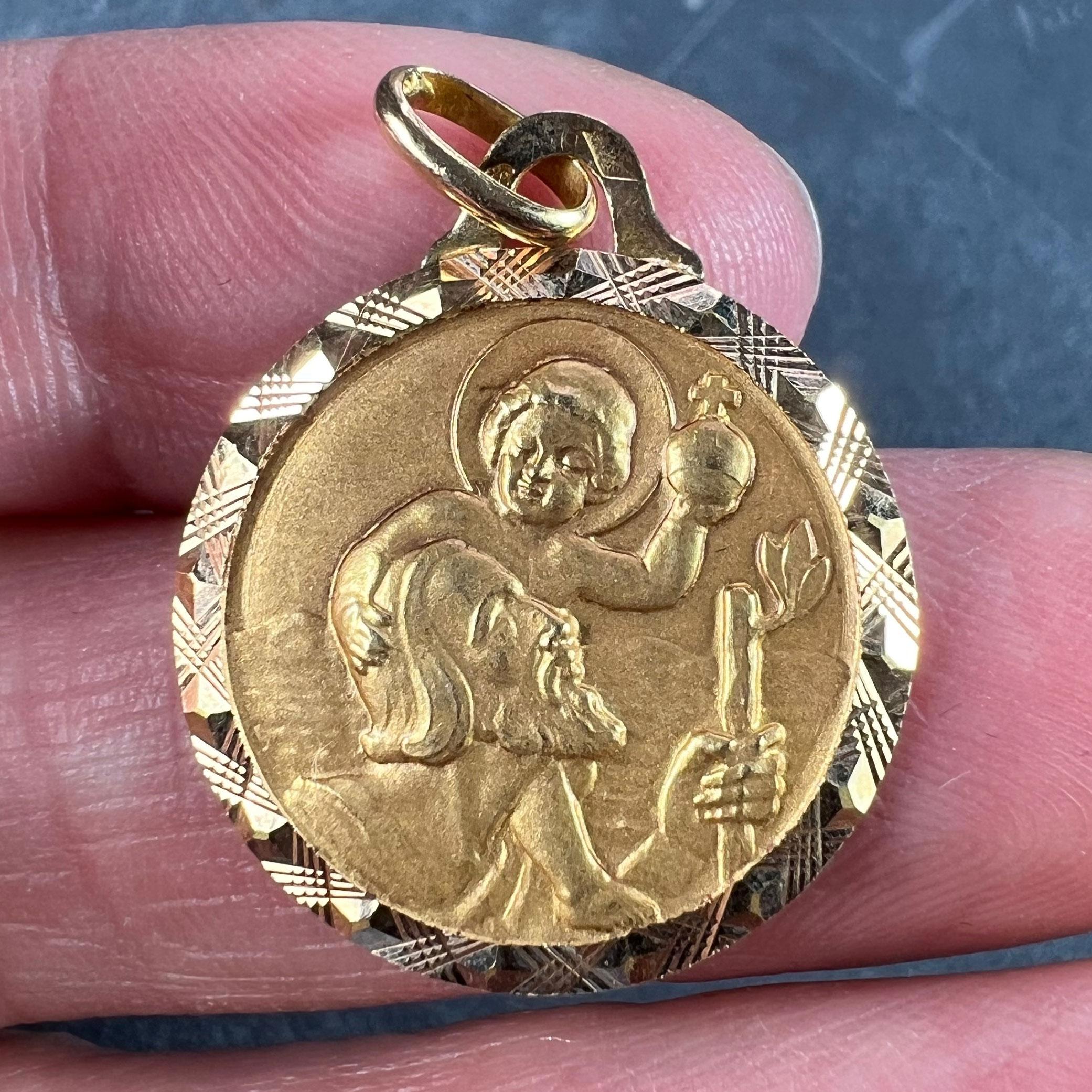 Pendentif breloque St Christopher français Girard en or jaune 18 carats en vente 1