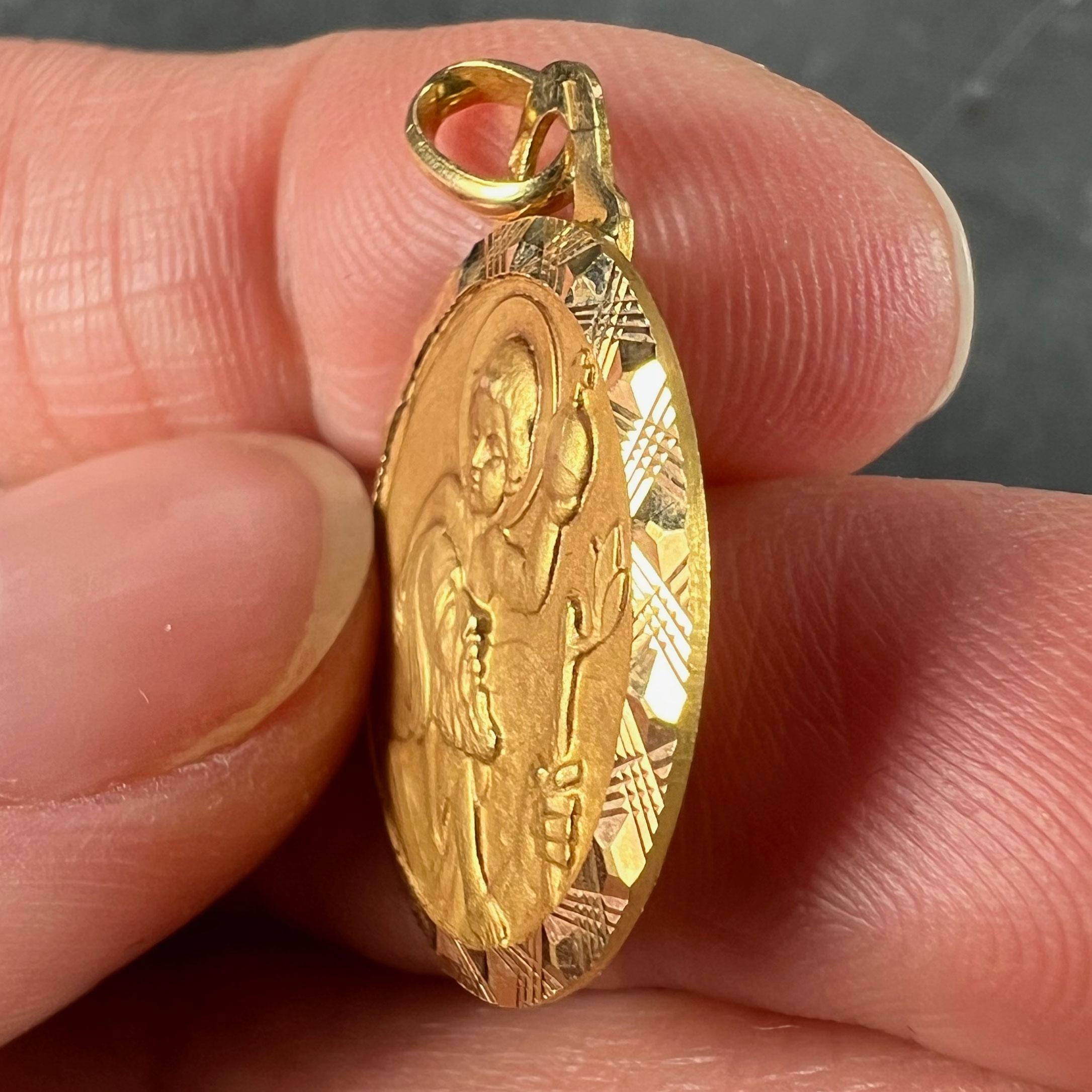 Pendentif breloque St Christopher français Girard en or jaune 18 carats en vente 3